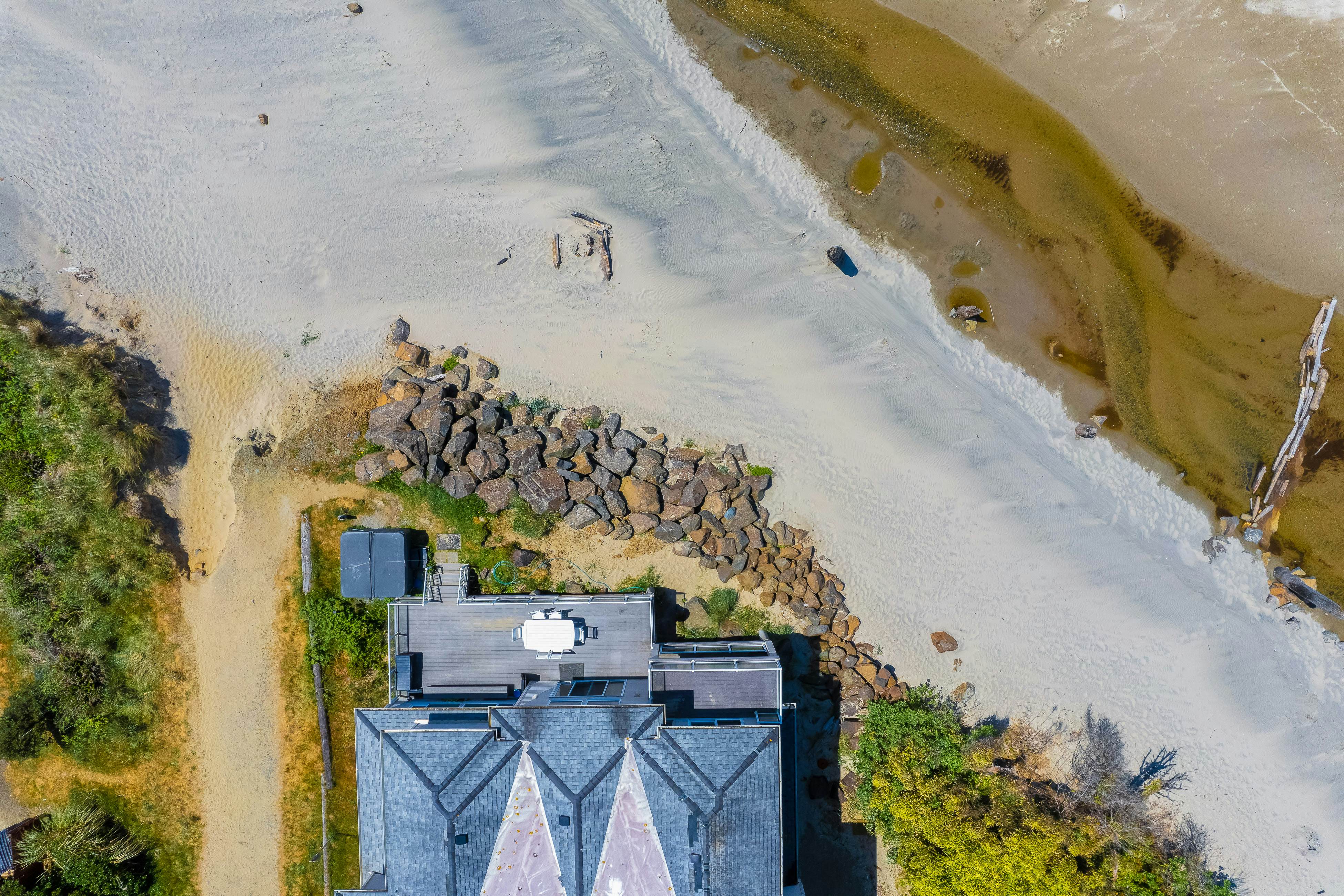 Dog-Friendly Home with Private Hot Tub and Ocean Views in Amazing Location