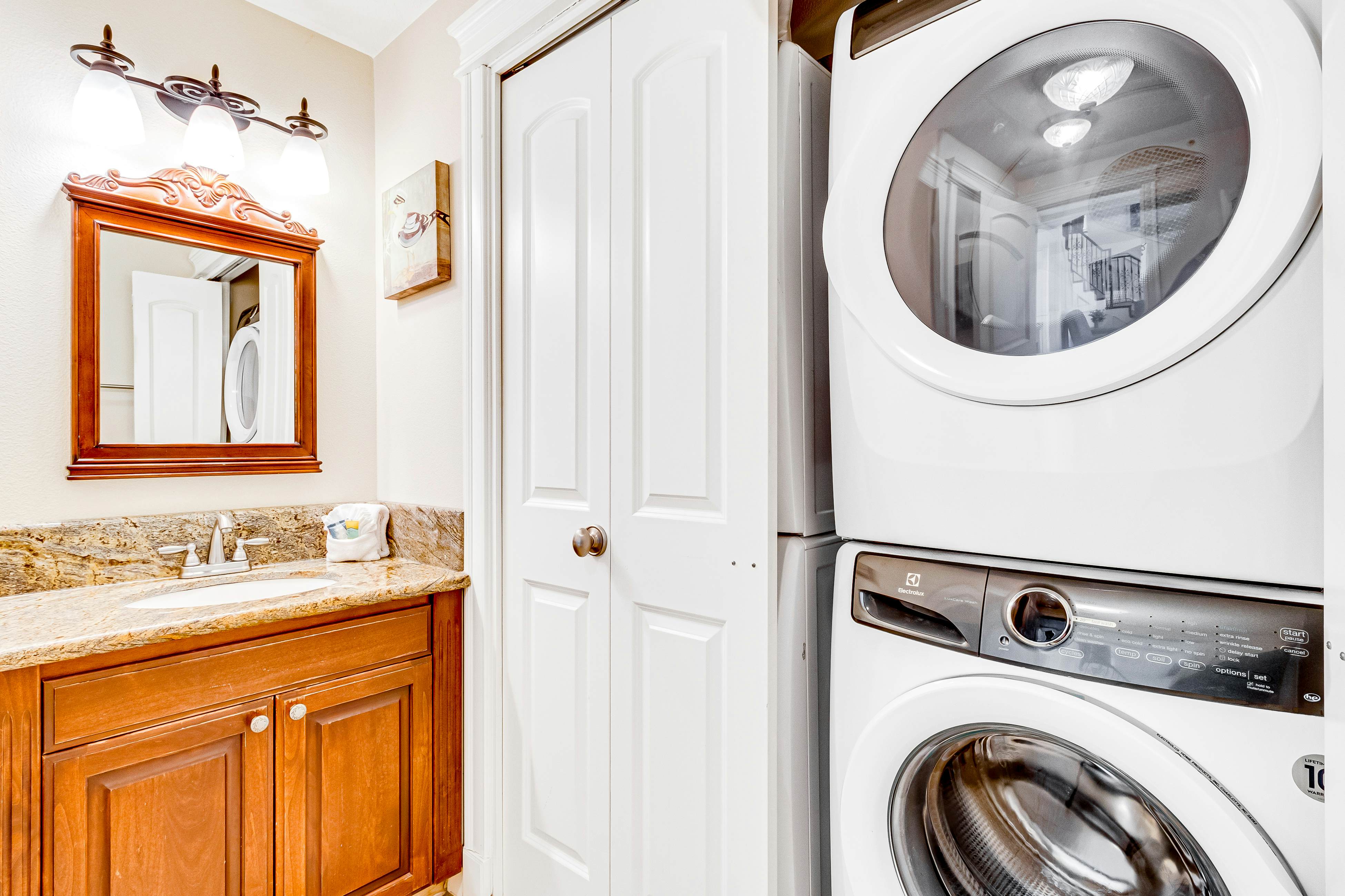 Oceanfront Home with Ocean Views, Private Hot Tub, & Beach Access - Dog Friendly