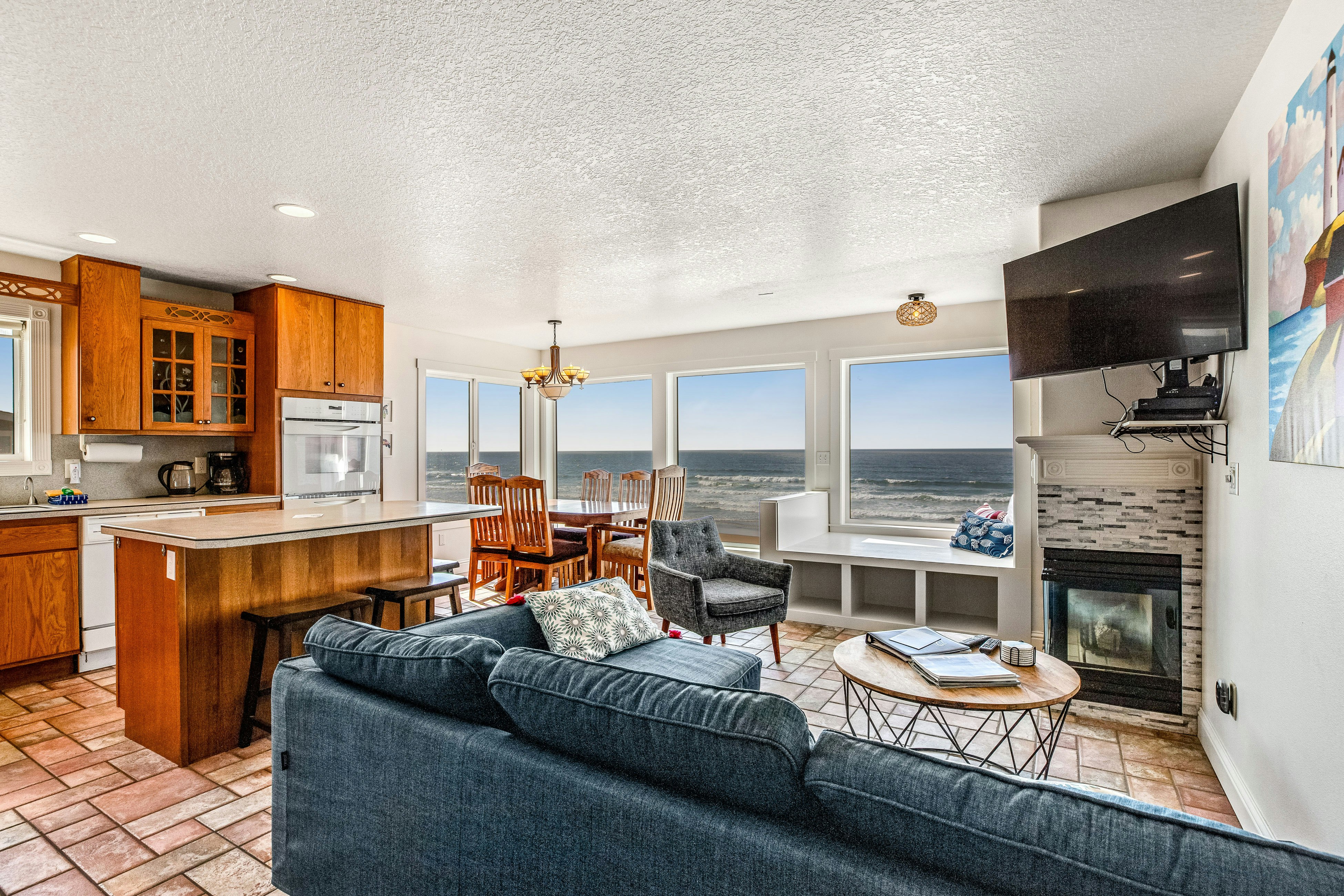 Waterfront, dog-friendly home a few steps from the beach with hot tub