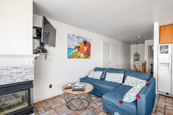 Waterfront dog friendly home a few steps from the beach with hot tub