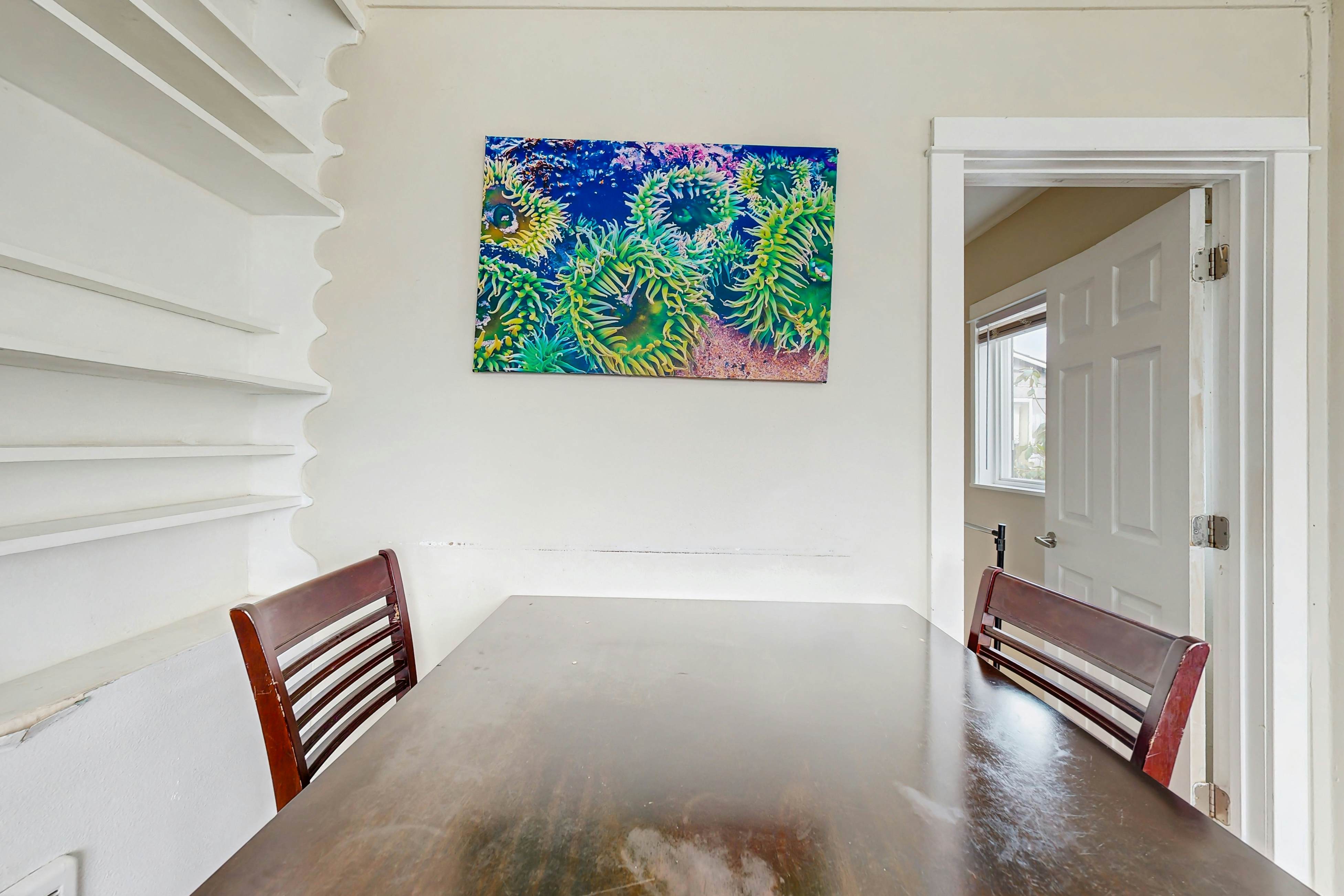 Charming Dog-Friendly Home, Close to Shops & Restaurants - Minutes to Beach