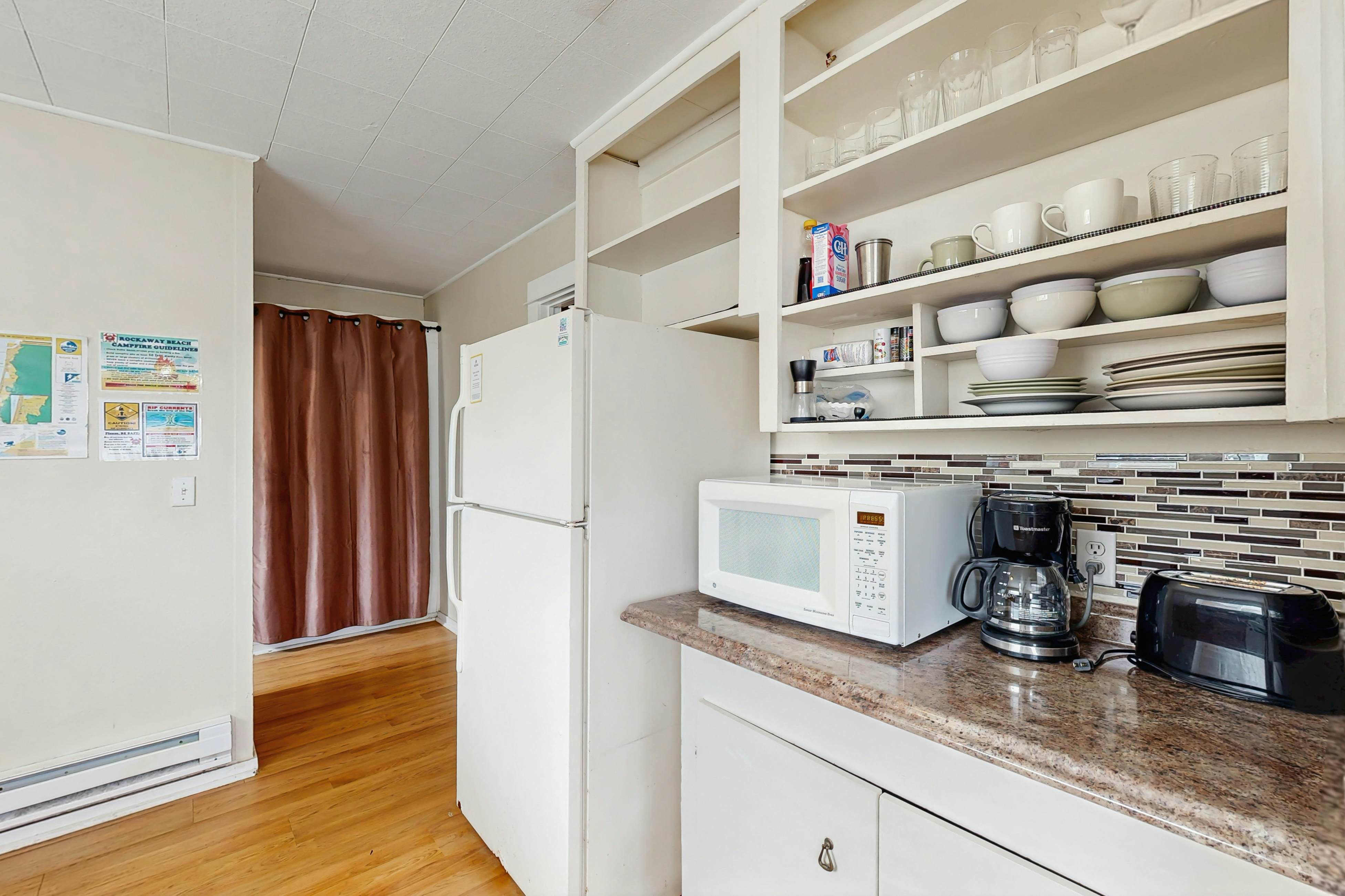 Charming Dog-Friendly Home, Close to Shops & Restaurants - Minutes to Beach