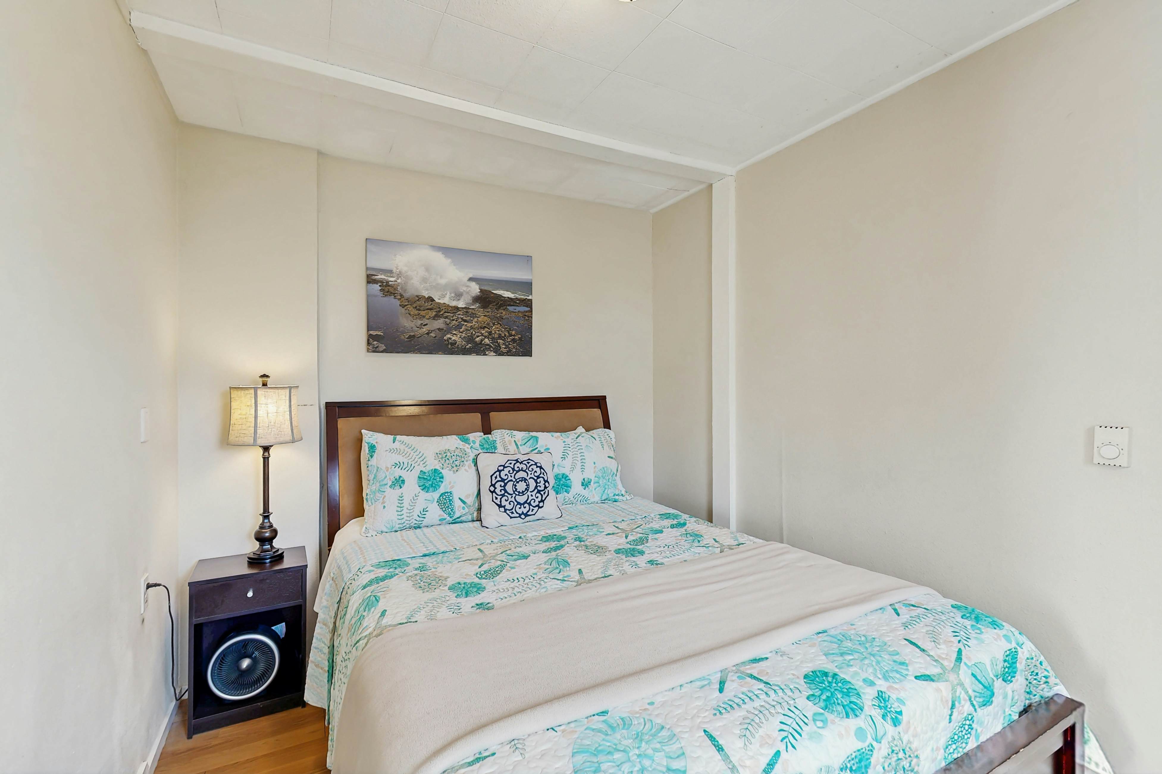 Charming Dog-Friendly Home, Close to Shops & Restaurants - Minutes to Beach