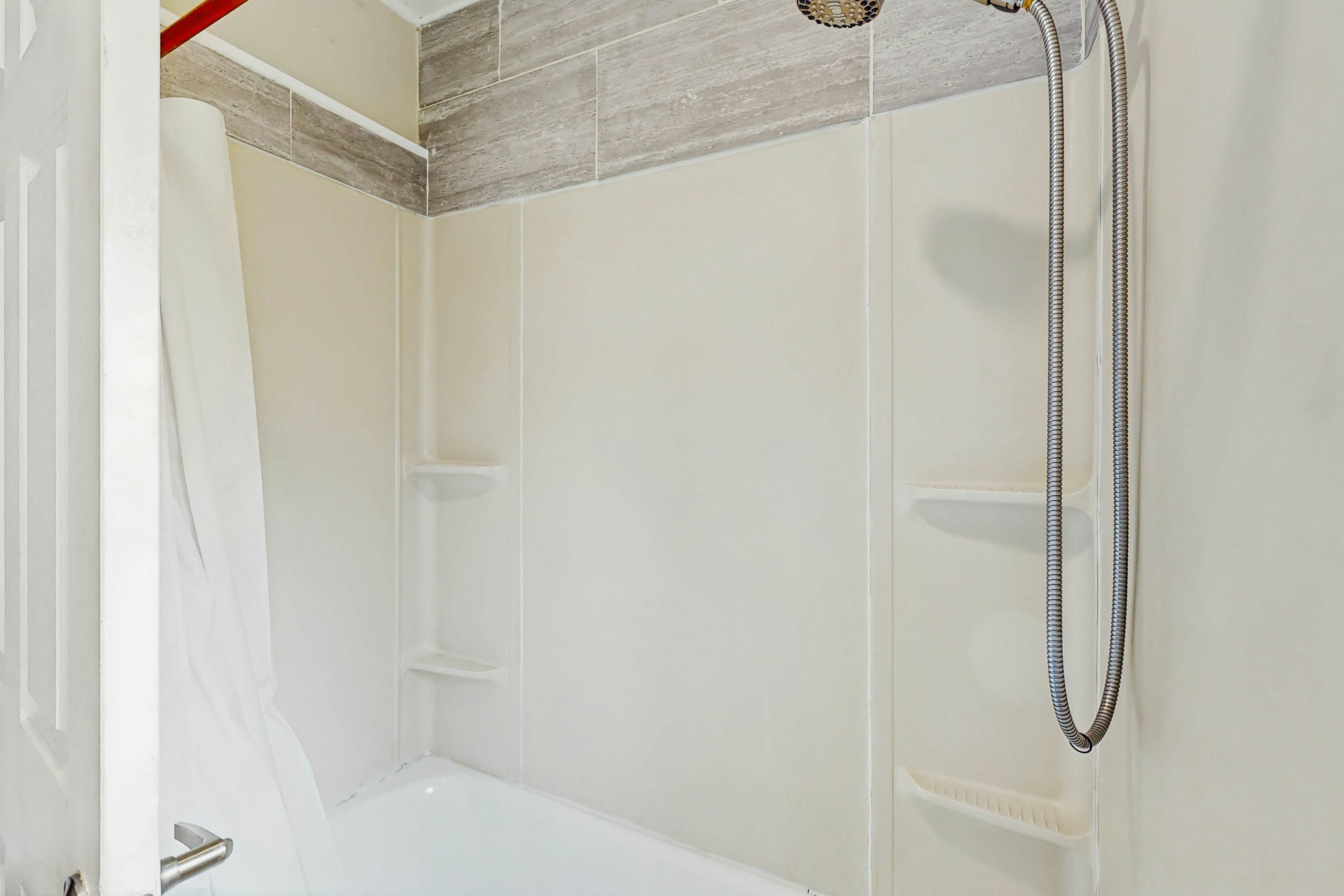 Charming Dog-Friendly Home, Close to Shops & Restaurants - Minutes to Beach