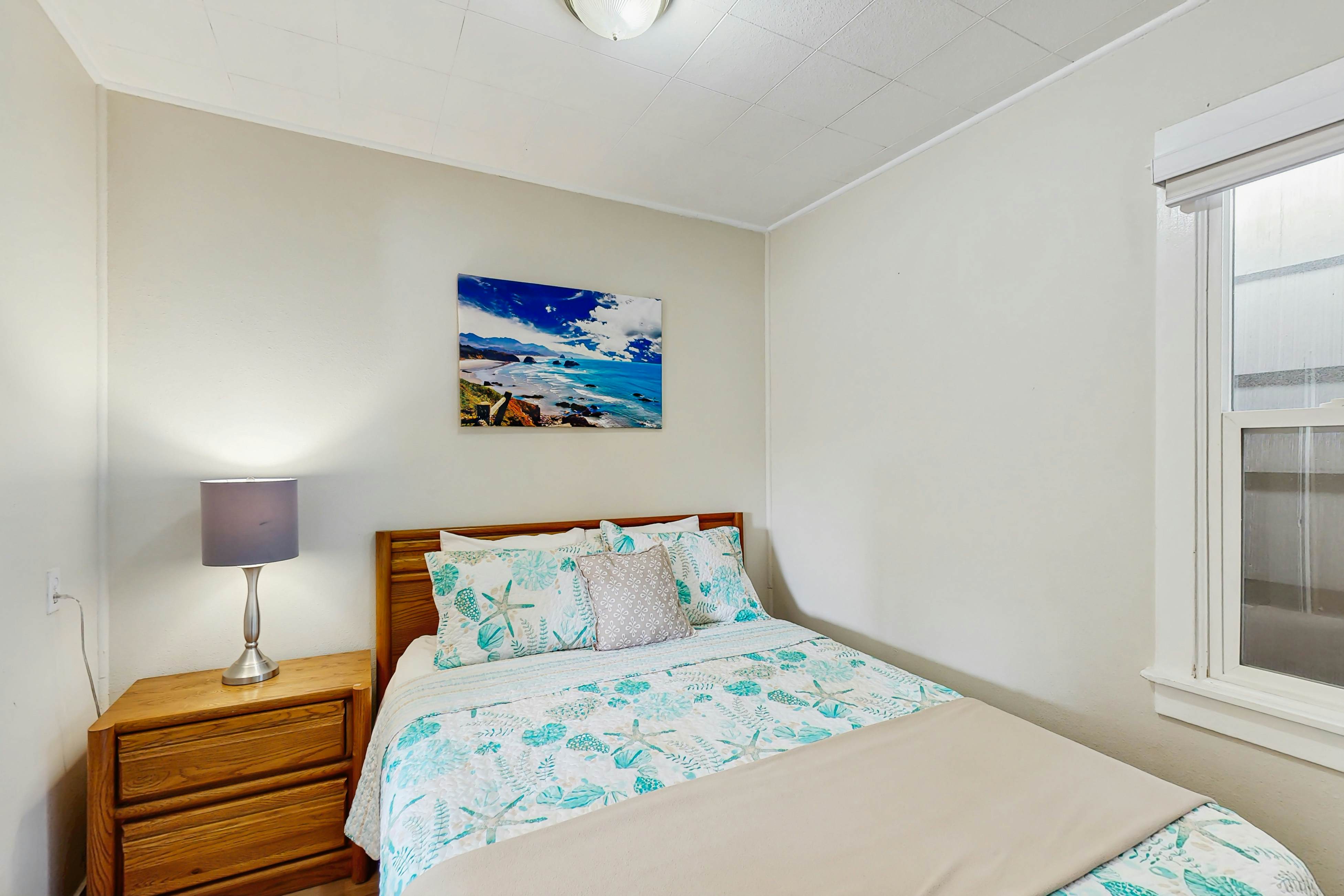 Charming Dog-Friendly Home, Close to Shops & Restaurants - Minutes to Beach