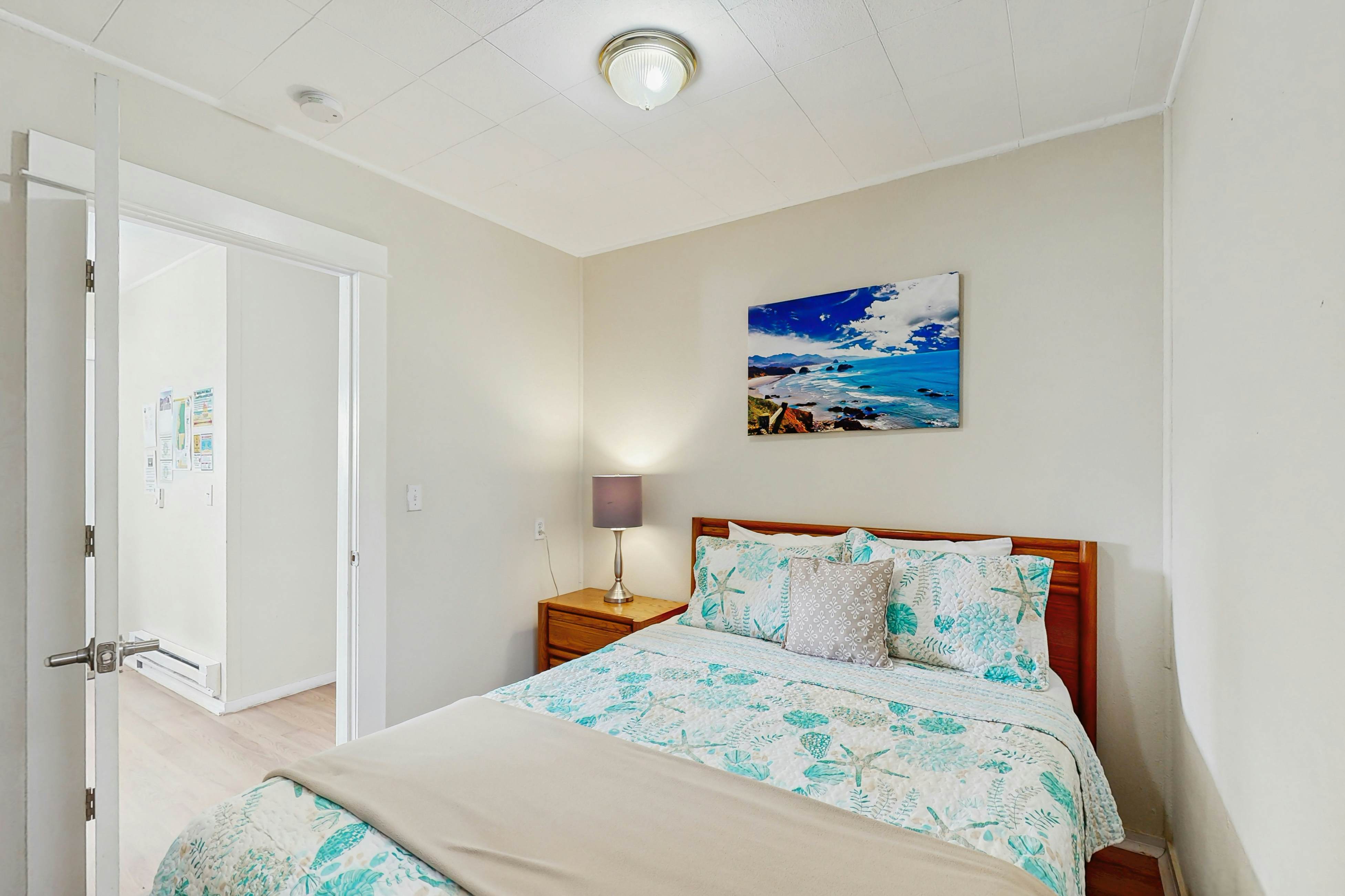 Charming Dog-Friendly Home, Close to Shops & Restaurants - Minutes to Beach