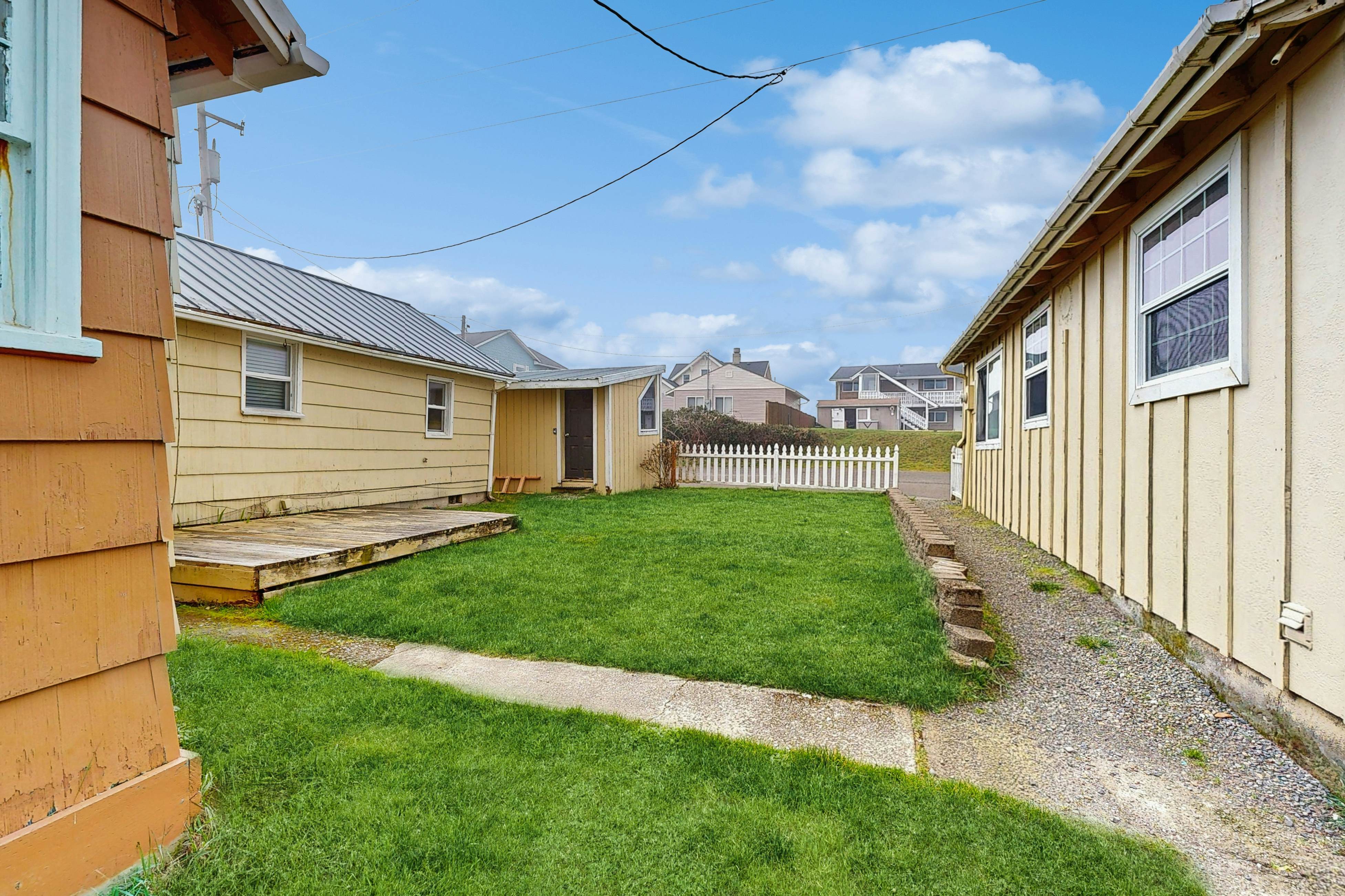 Charming Dog-Friendly Home, Close to Shops & Restaurants - Minutes to Beach