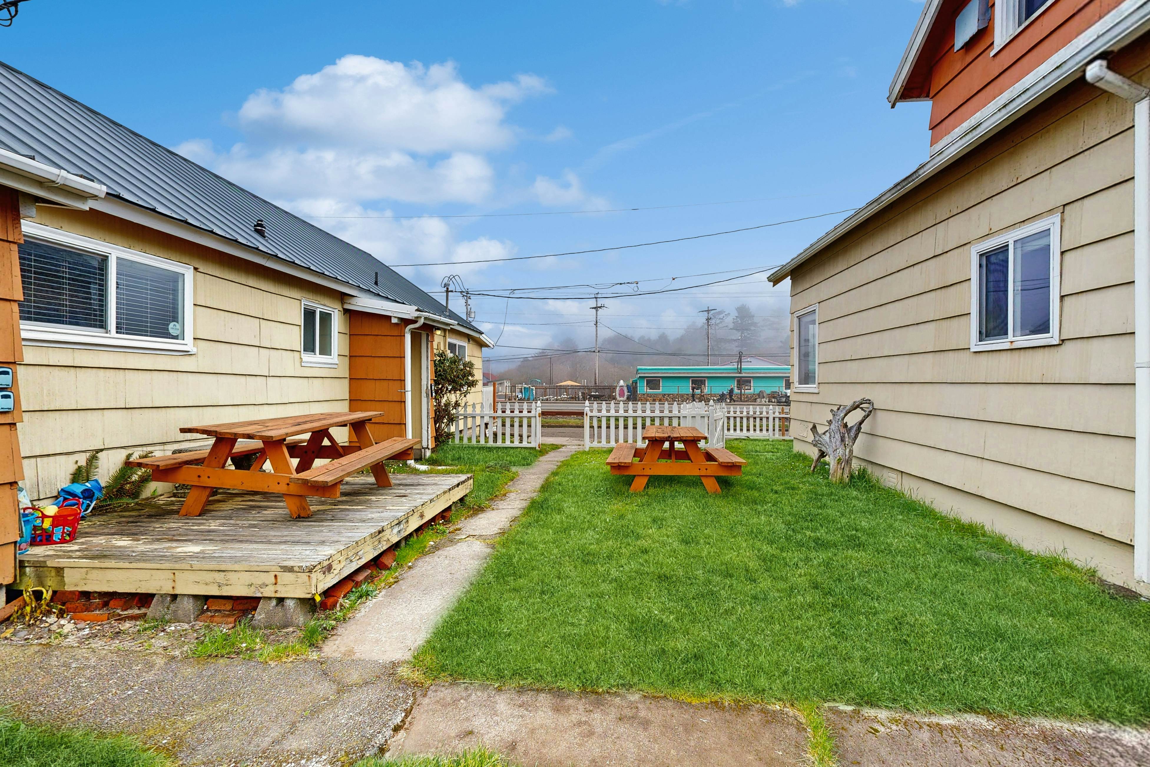 Charming Dog-Friendly Home, Close to Shops & Restaurants - Minutes to Beach