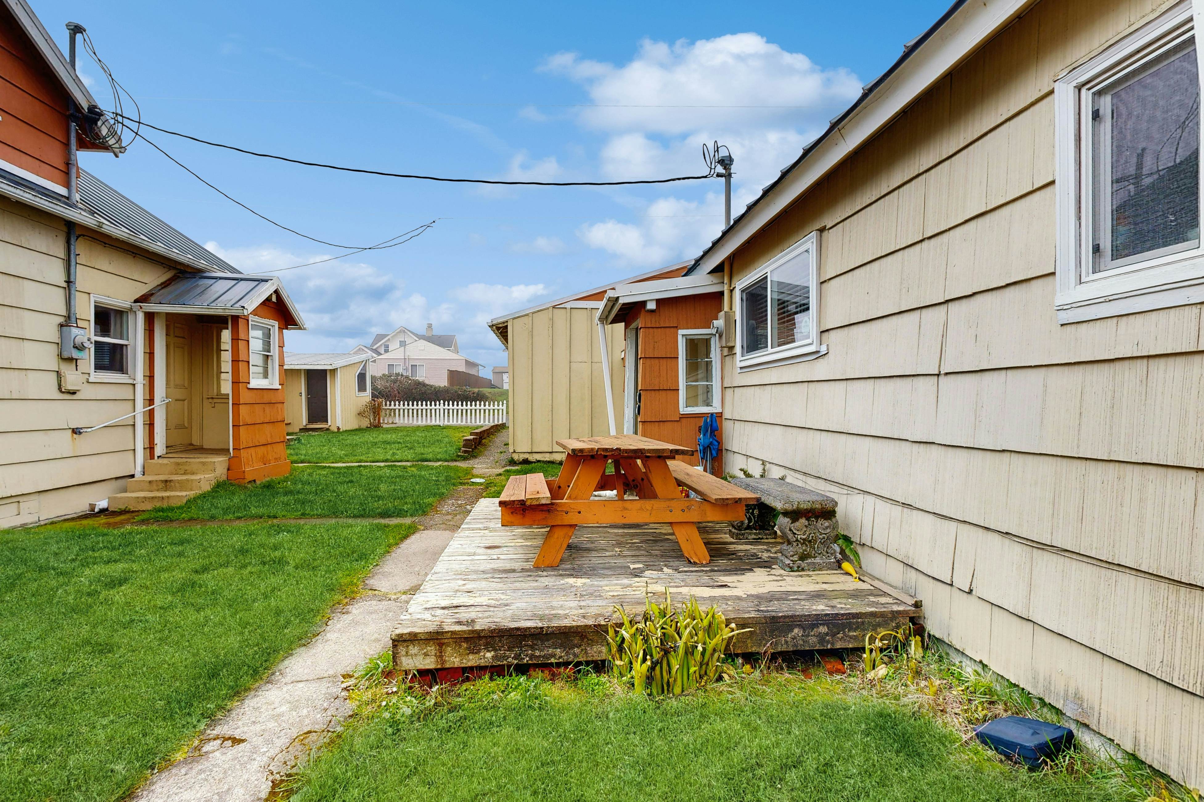 Charming Dog-Friendly Home, Close to Shops & Restaurants - Minutes to Beach