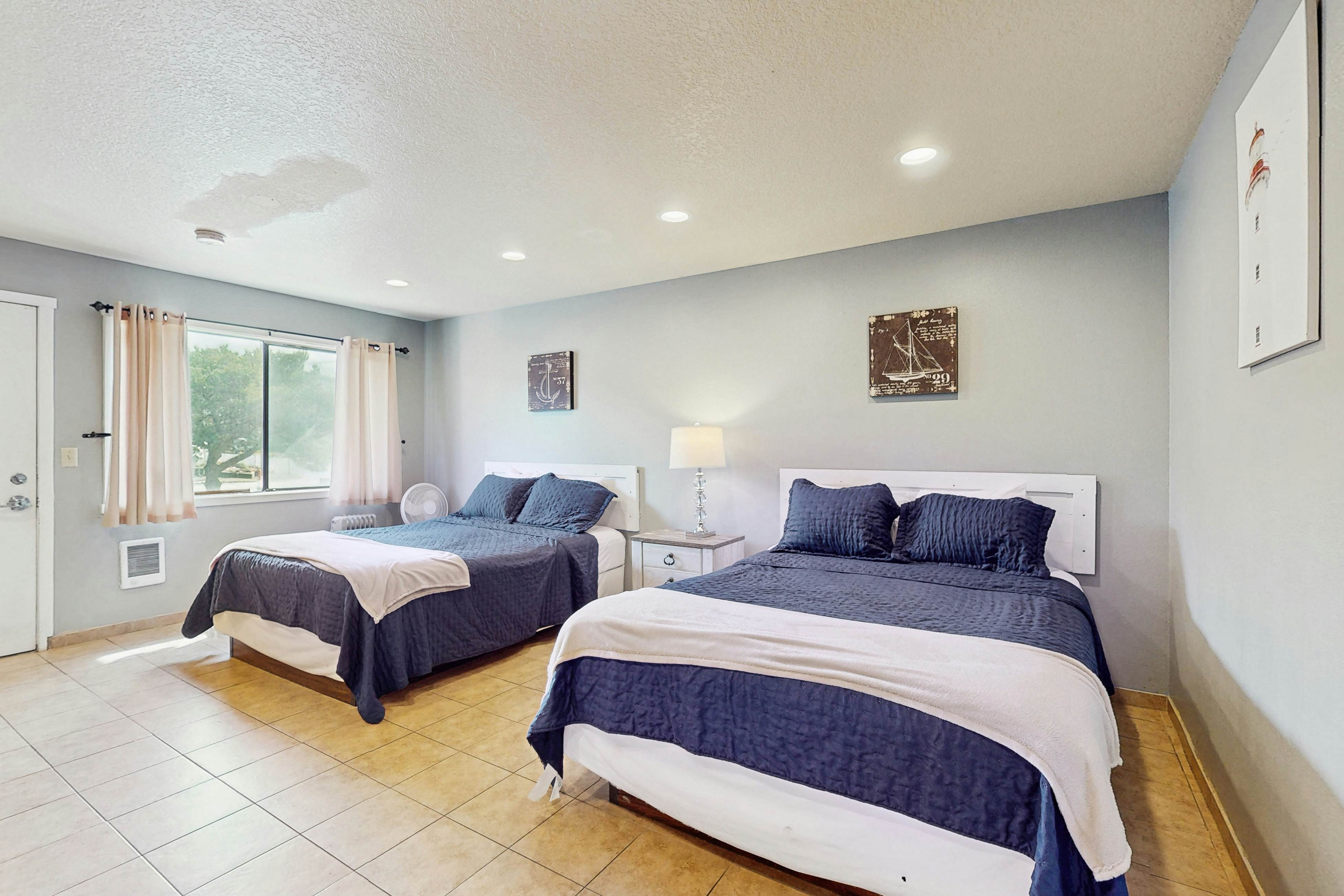 Peaceful Dog-Friendly Room w/ Kitchenette - Near the Beach & Downtown