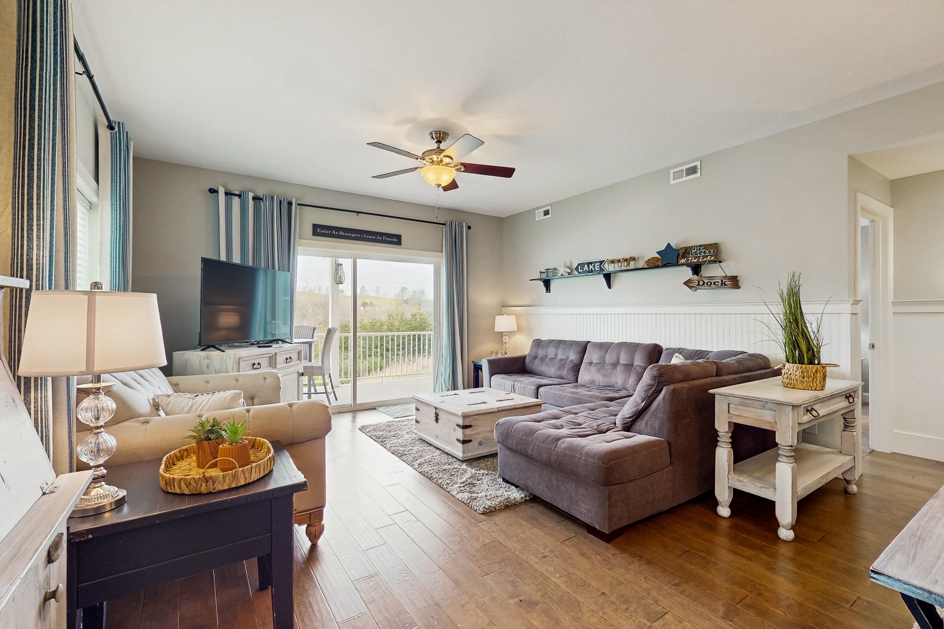 Lakefront Stay, Sleeps 4・Decks・Pool・Golf・Clubhouse