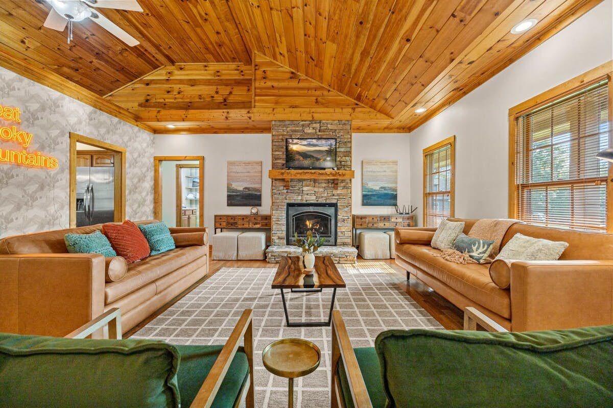 Cozy & Spacious Cabin, Sleeps 12・Fire pit・Hot Tub