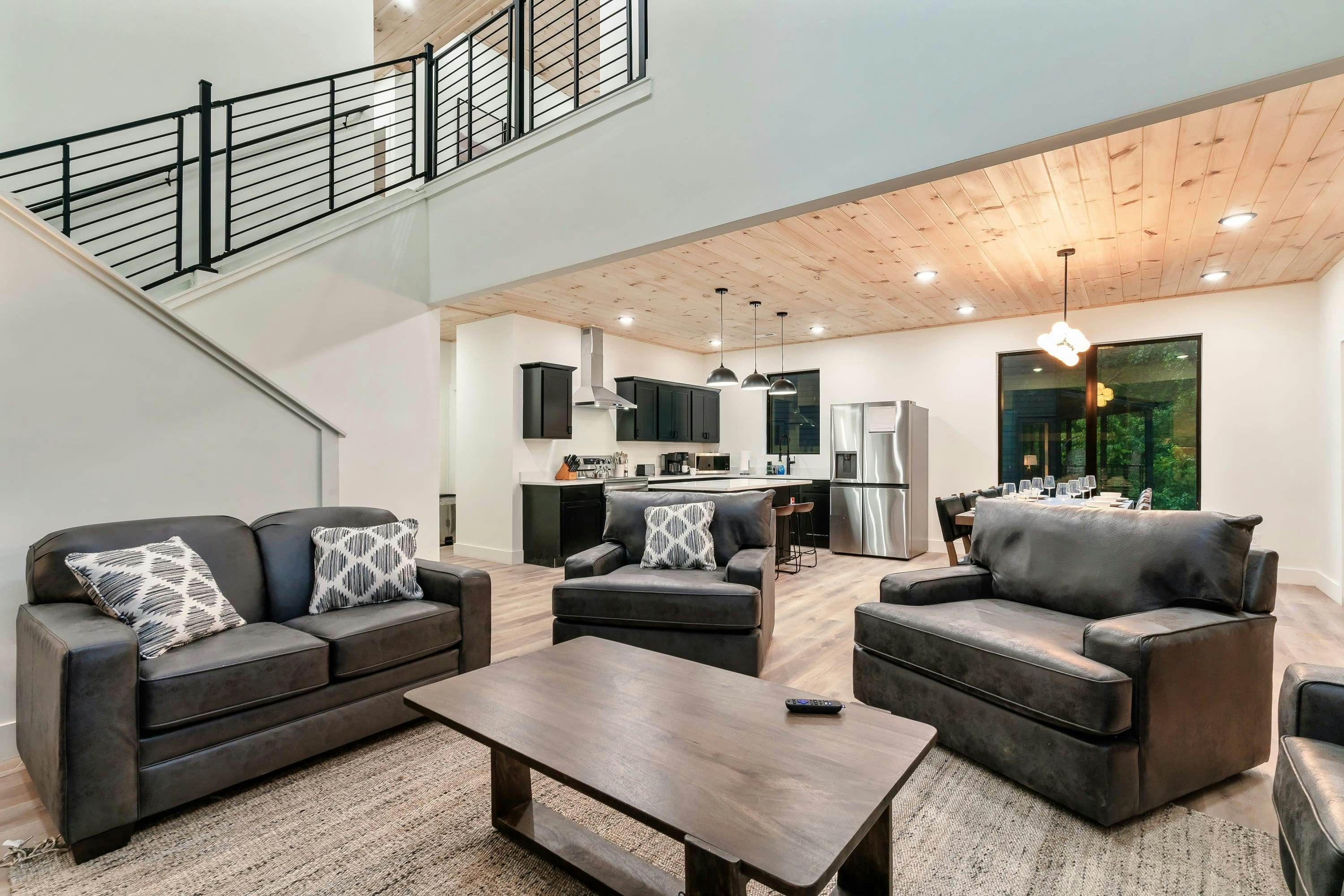 Luxe stay, Sleeps 12・Indoor Pool・Hot Tub・Games