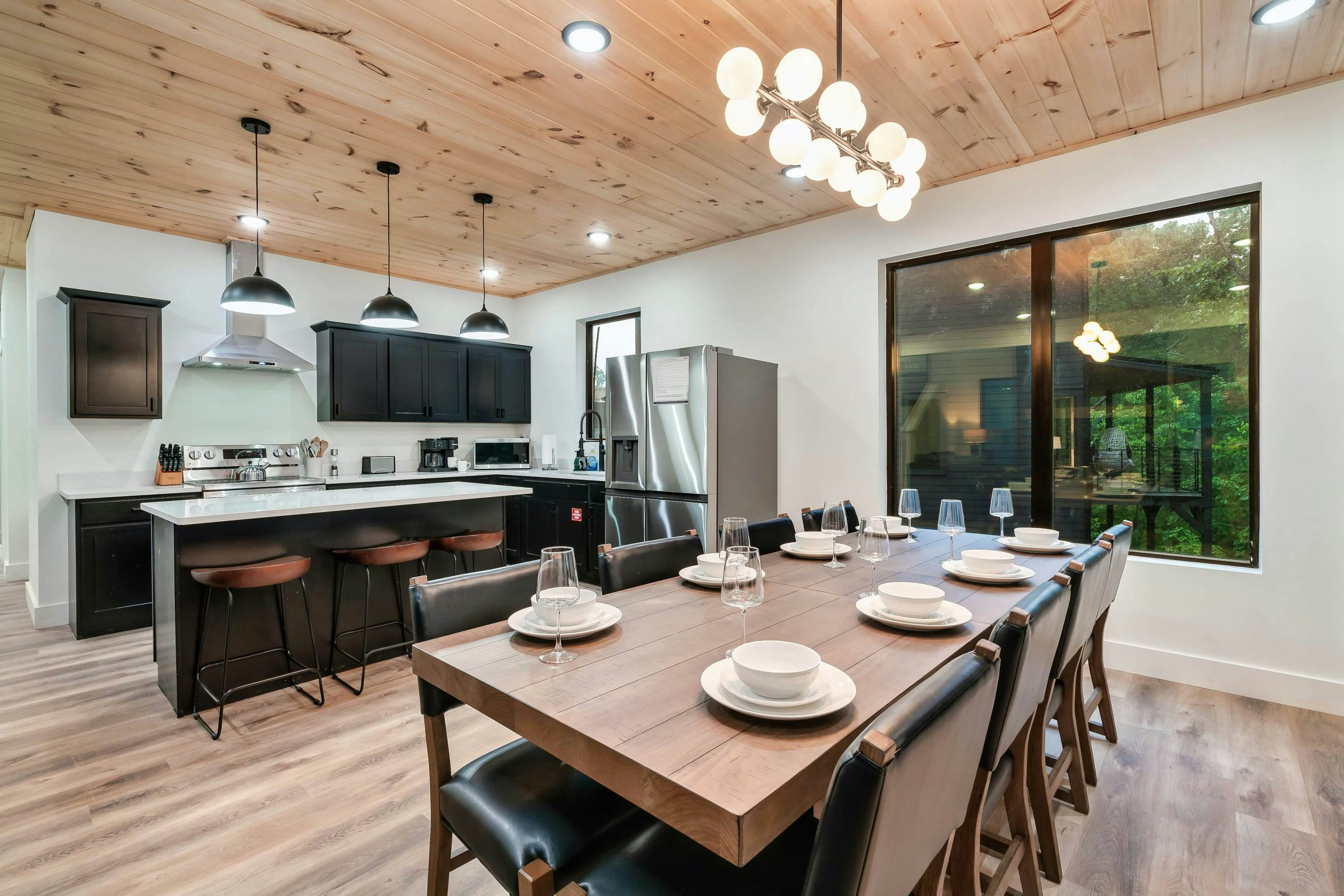 Luxe stay, Sleeps 12・Indoor Pool・Hot Tub・Games