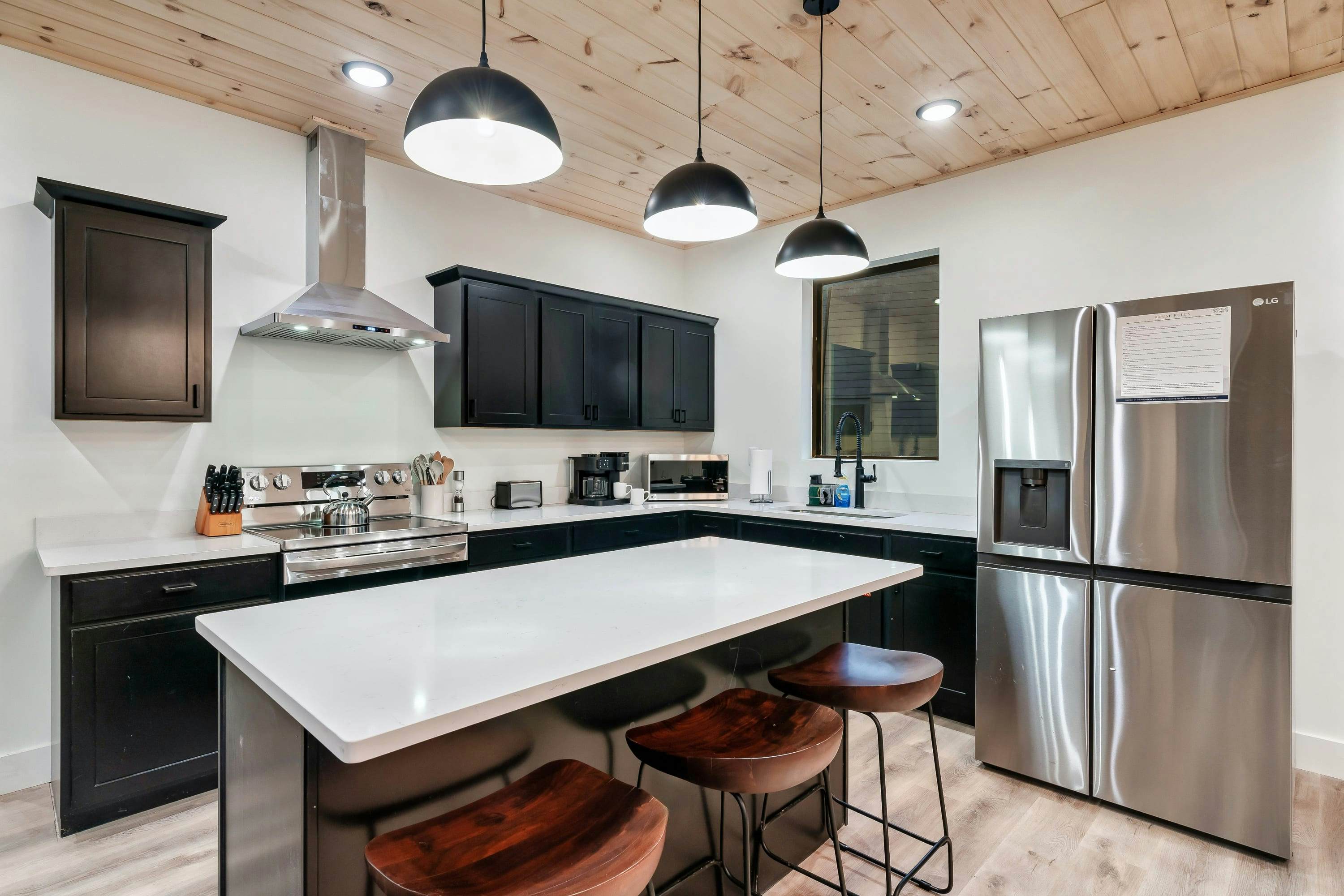 Luxe stay, Sleeps 12・Indoor Pool・Hot Tub・Games