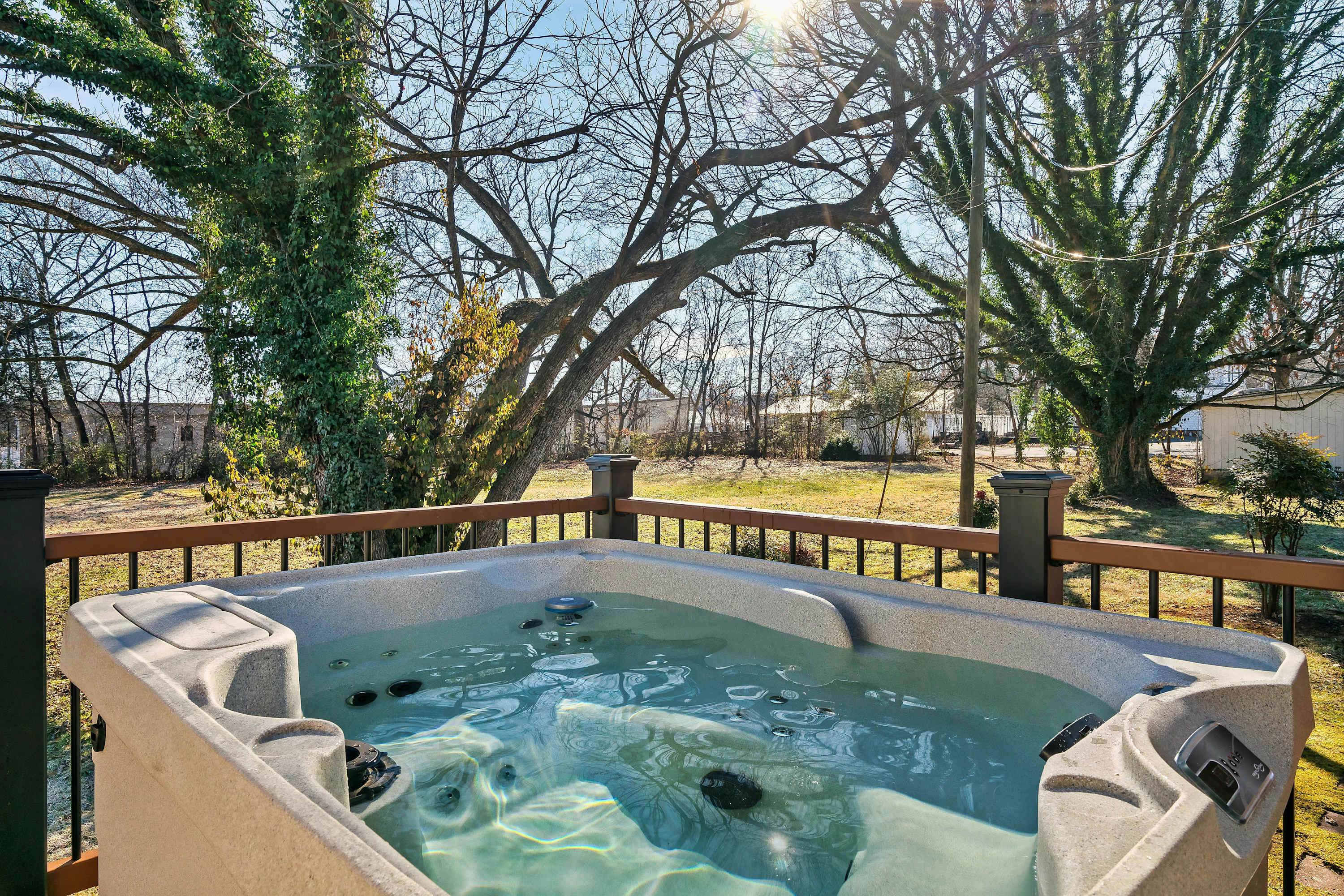 Mins to Parkway | Cozy One level cabin・Hot tub