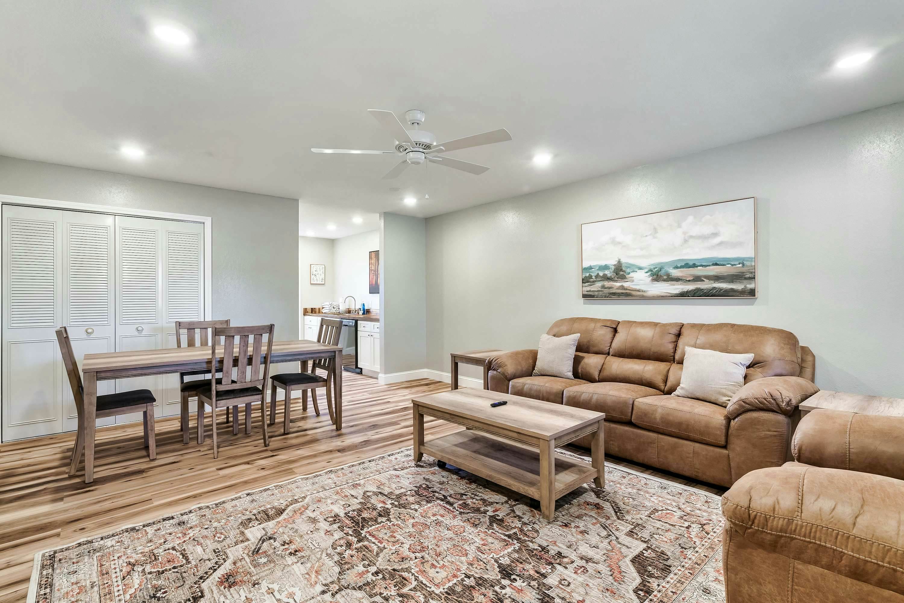 Mins to Parkway | Cozy One level cabin・Hot tub