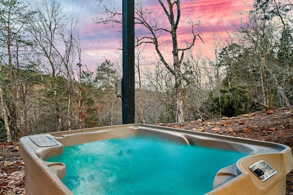 Luxe Cabin W Indoor Pool・Spacious Cabin, Sleeps 10
