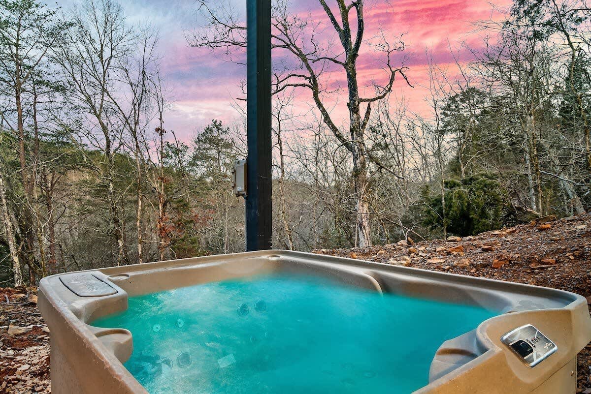 Luxe Cabin W Indoor Pool・Spacious Cabin, Sleeps 10