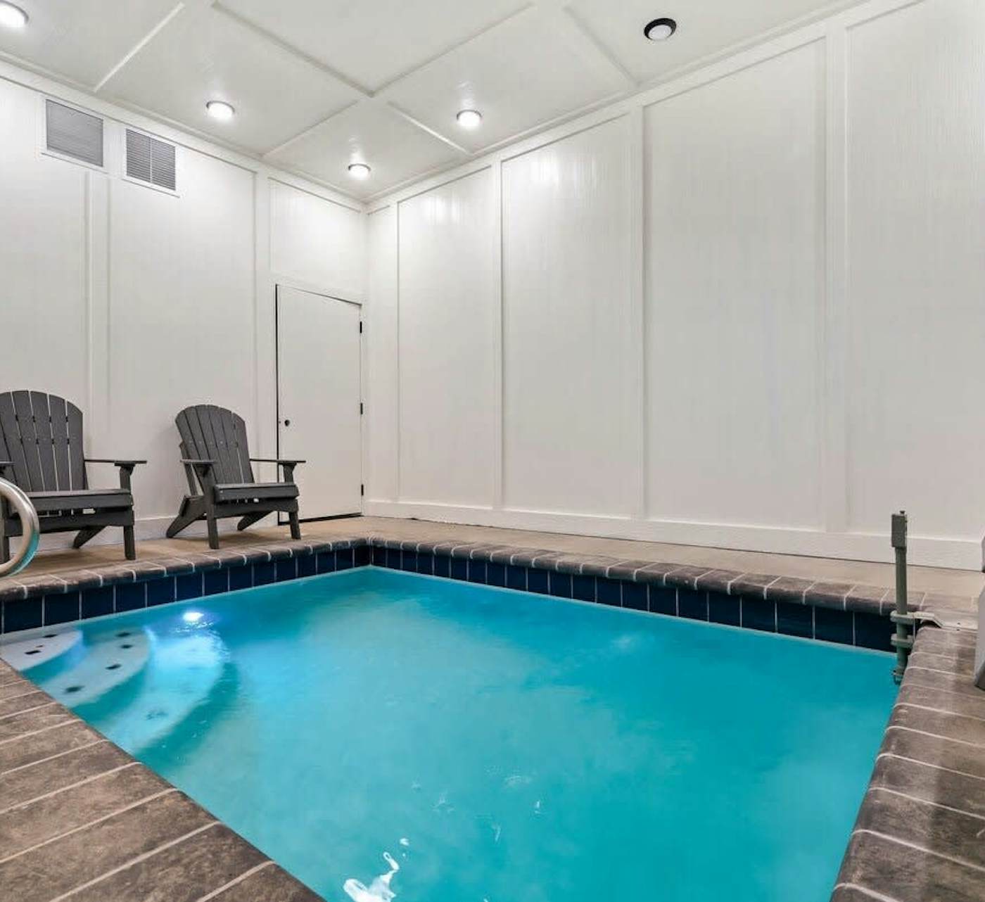 Luxe Cabin W Indoor Pool・Spacious Cabin, Sleeps 10
