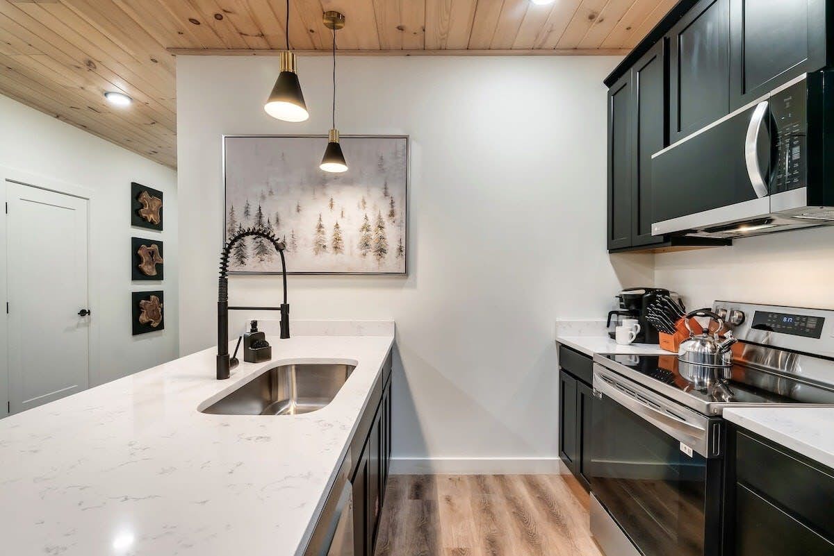 Luxe Cabin W Indoor Pool・Spacious Cabin, Sleeps 10