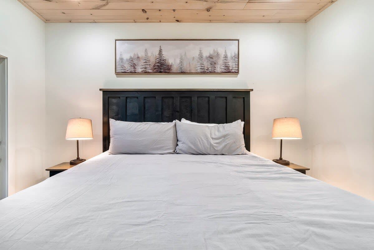 Luxe Cabin W Indoor Pool・Spacious Cabin, Sleeps 10