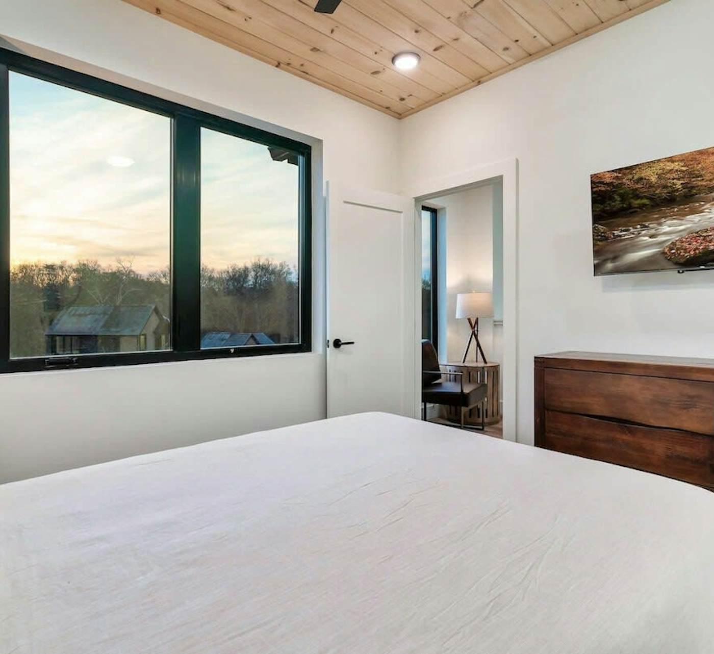 Luxe Cabin W Indoor Pool・Spacious Cabin, Sleeps 10