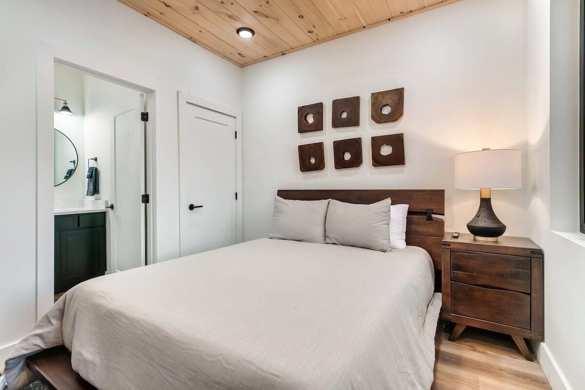 Luxe Cabin W Indoor Pool・Spacious Cabin, Sleeps 10