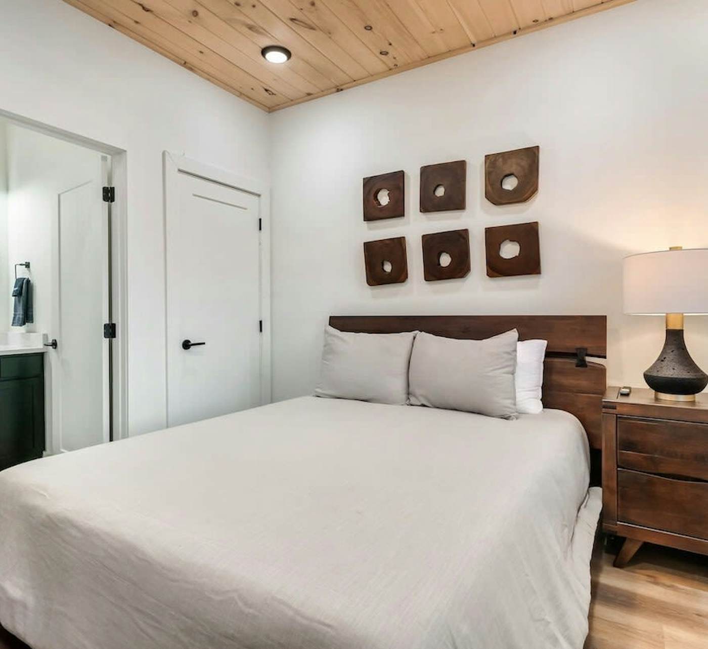 Luxe Cabin W Indoor Pool・Spacious Cabin, Sleeps 10