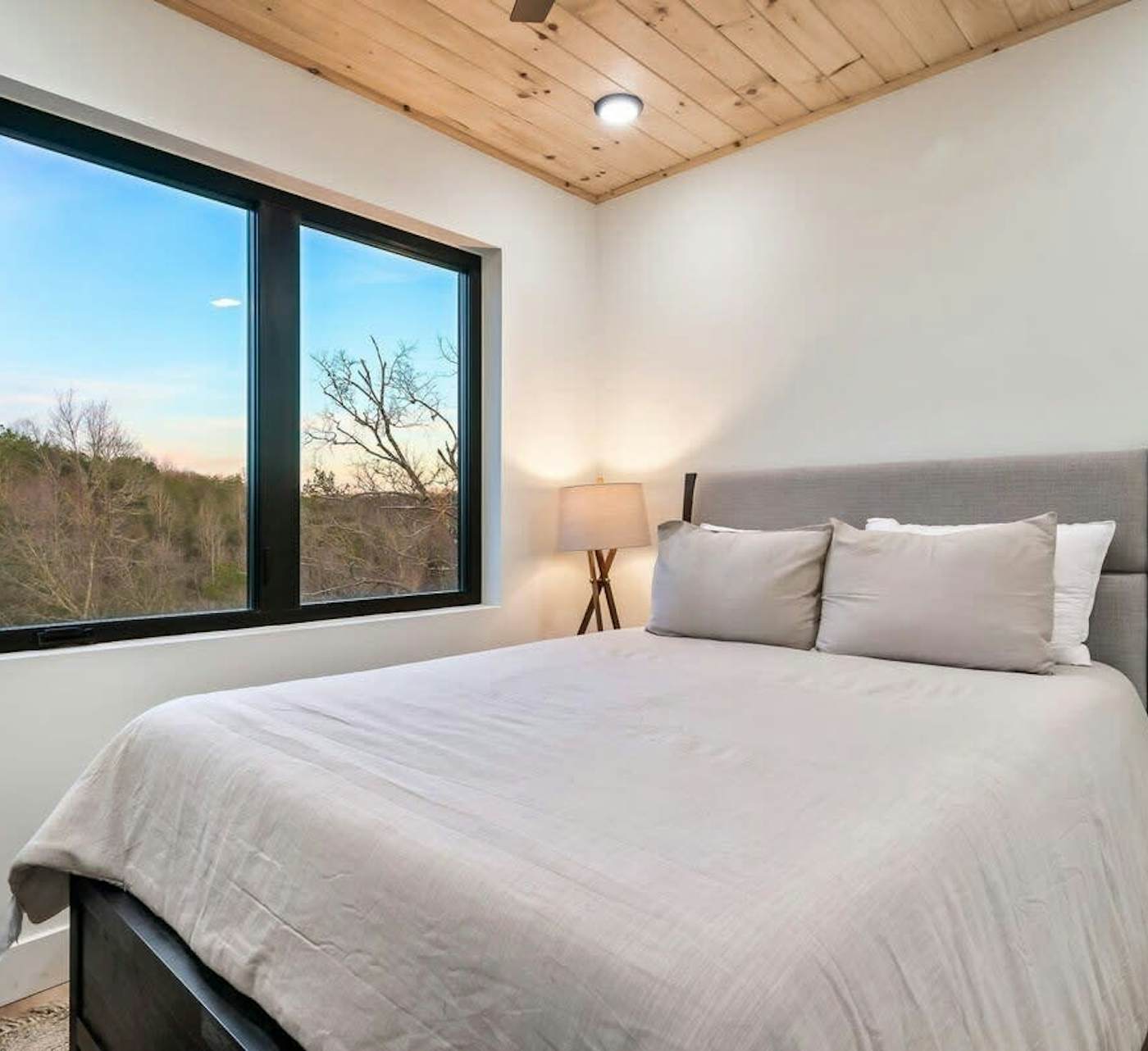 Luxe Cabin W Indoor Pool・Spacious Cabin, Sleeps 10