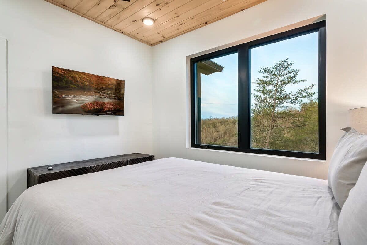 Luxe Cabin W Indoor Pool・Spacious Cabin, Sleeps 10