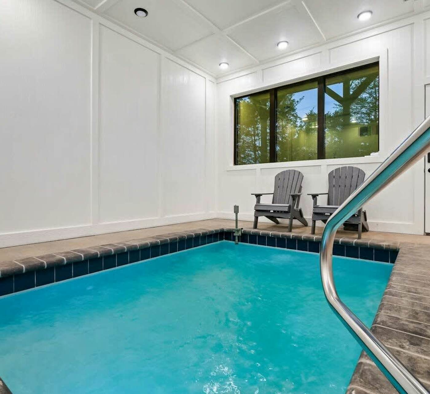 Luxe Cabin W Indoor Pool・Spacious Cabin, Sleeps 10
