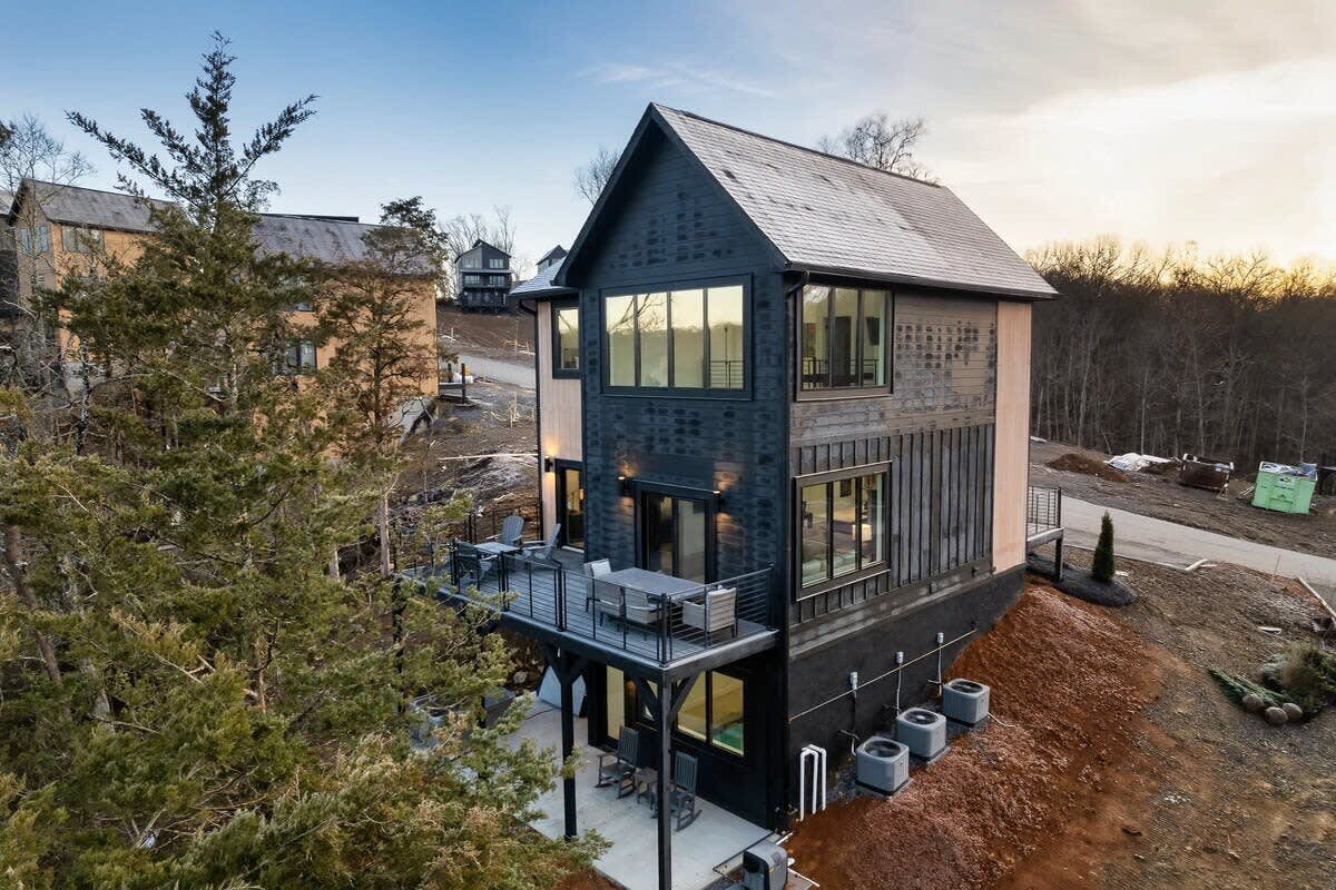 Luxe Cabin W Indoor Pool・Spacious Cabin, Sleeps 10