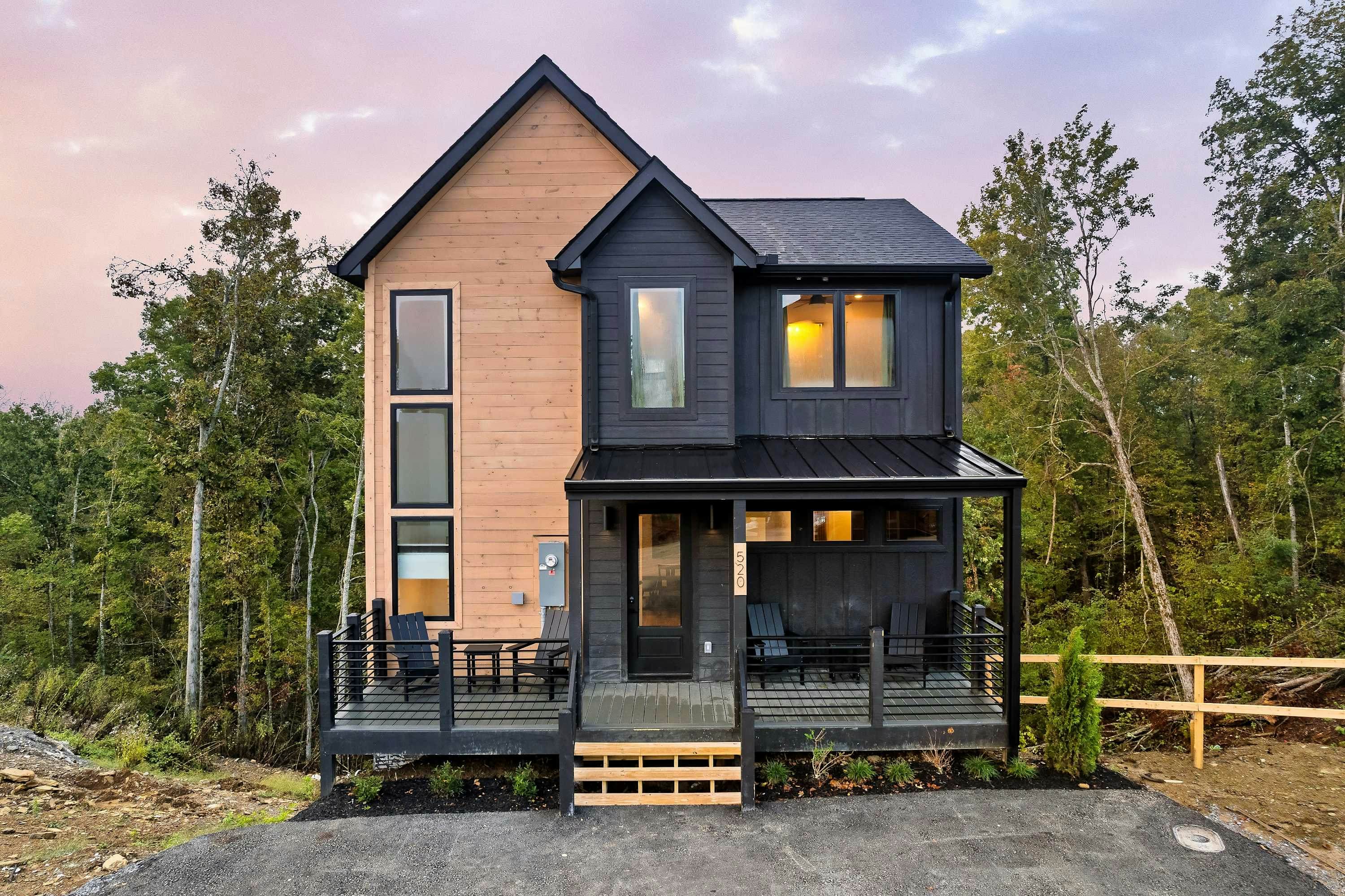 Luxe Cabin W Indoor Pool・Spacious Cabin, Sleeps 10