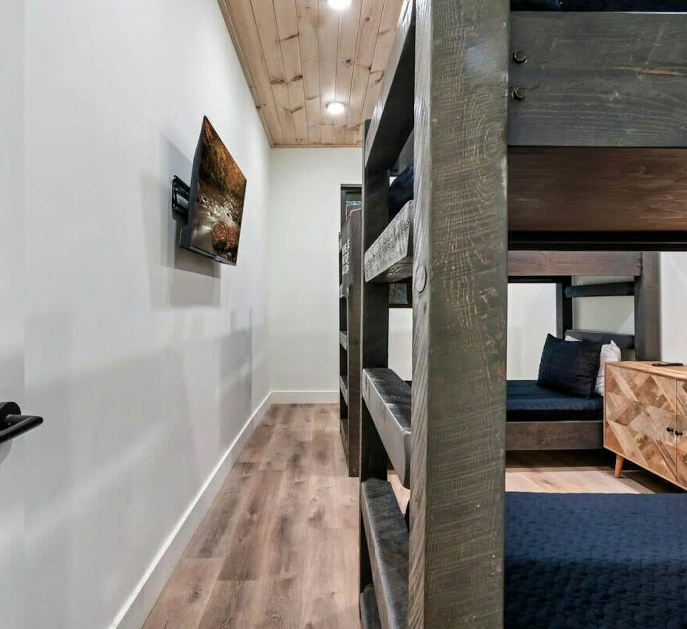 Luxe Cabin W Indoor Pool・Spacious Cabin, Sleeps 10