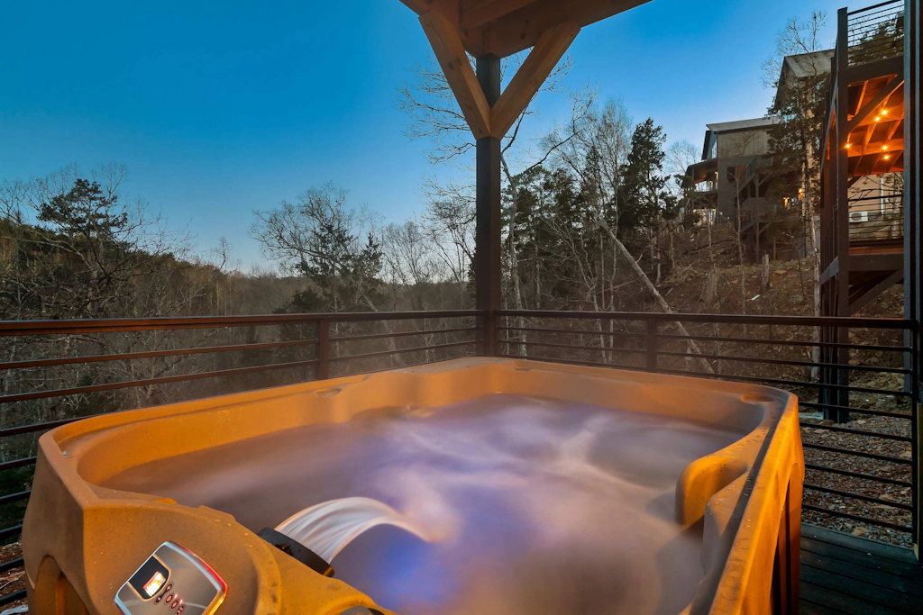 Modern Luxury・Pool, Hot Tub & Near Water Parks!