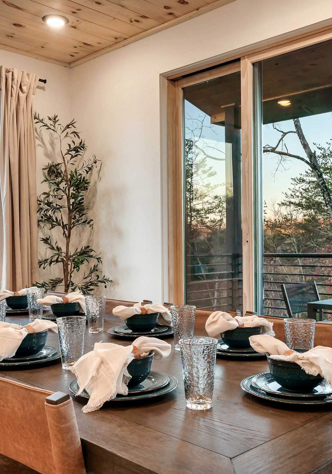 Modern Luxury・Pool, Hot Tub & Near Water Parks!