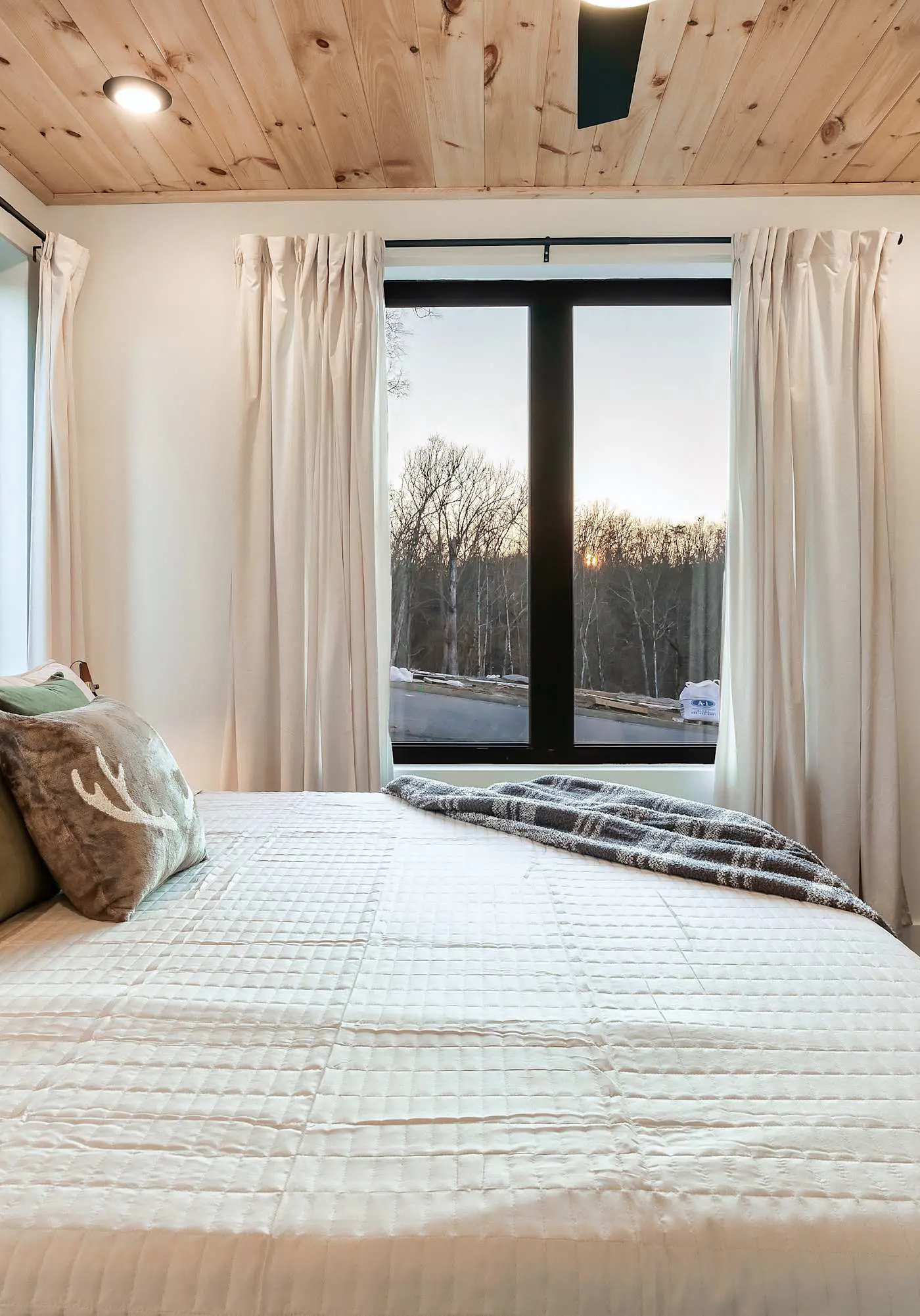 Modern Luxury・Pool, Hot Tub & Near Water Parks!