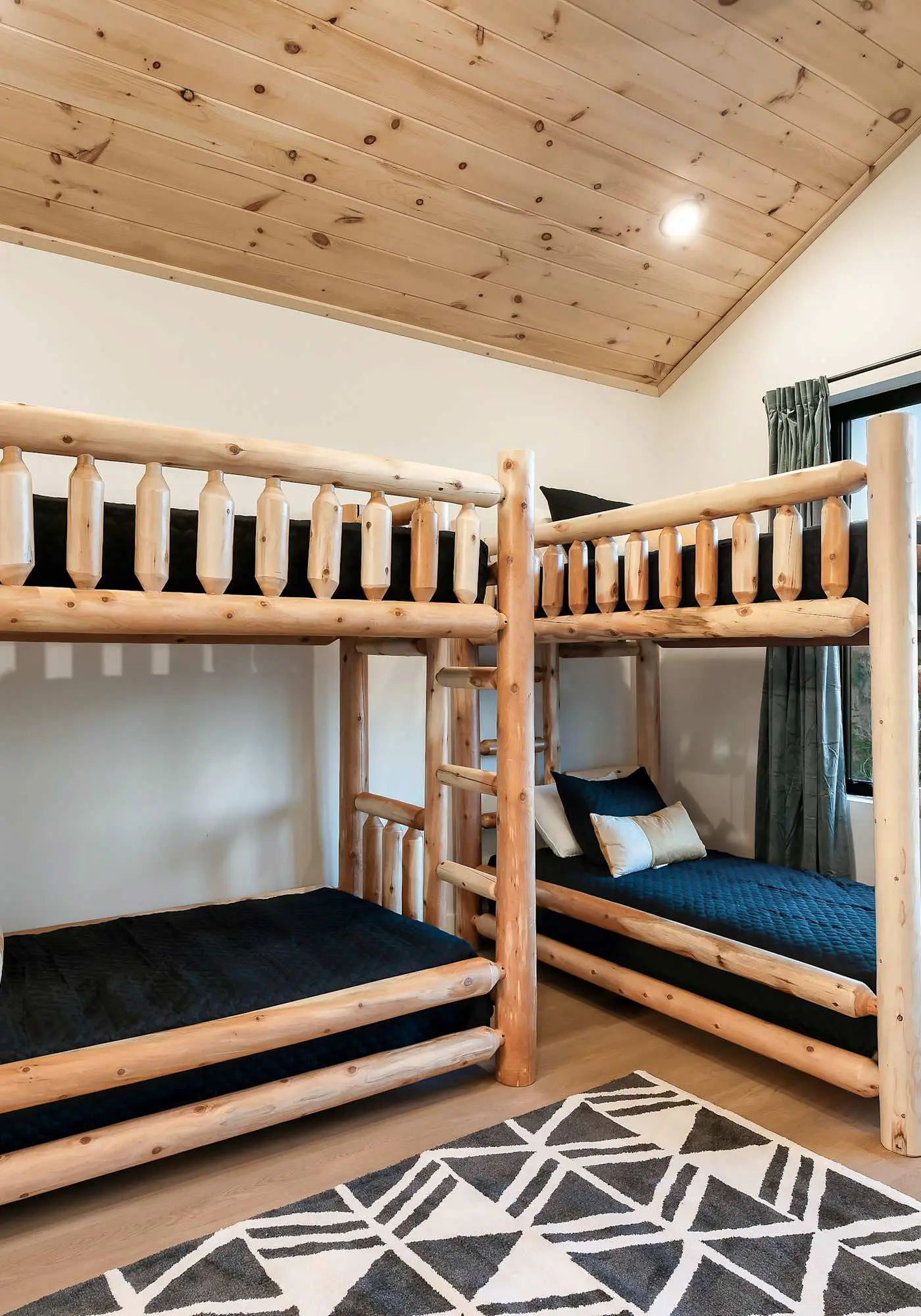Modern Luxury・Pool, Hot Tub & Near Water Parks!