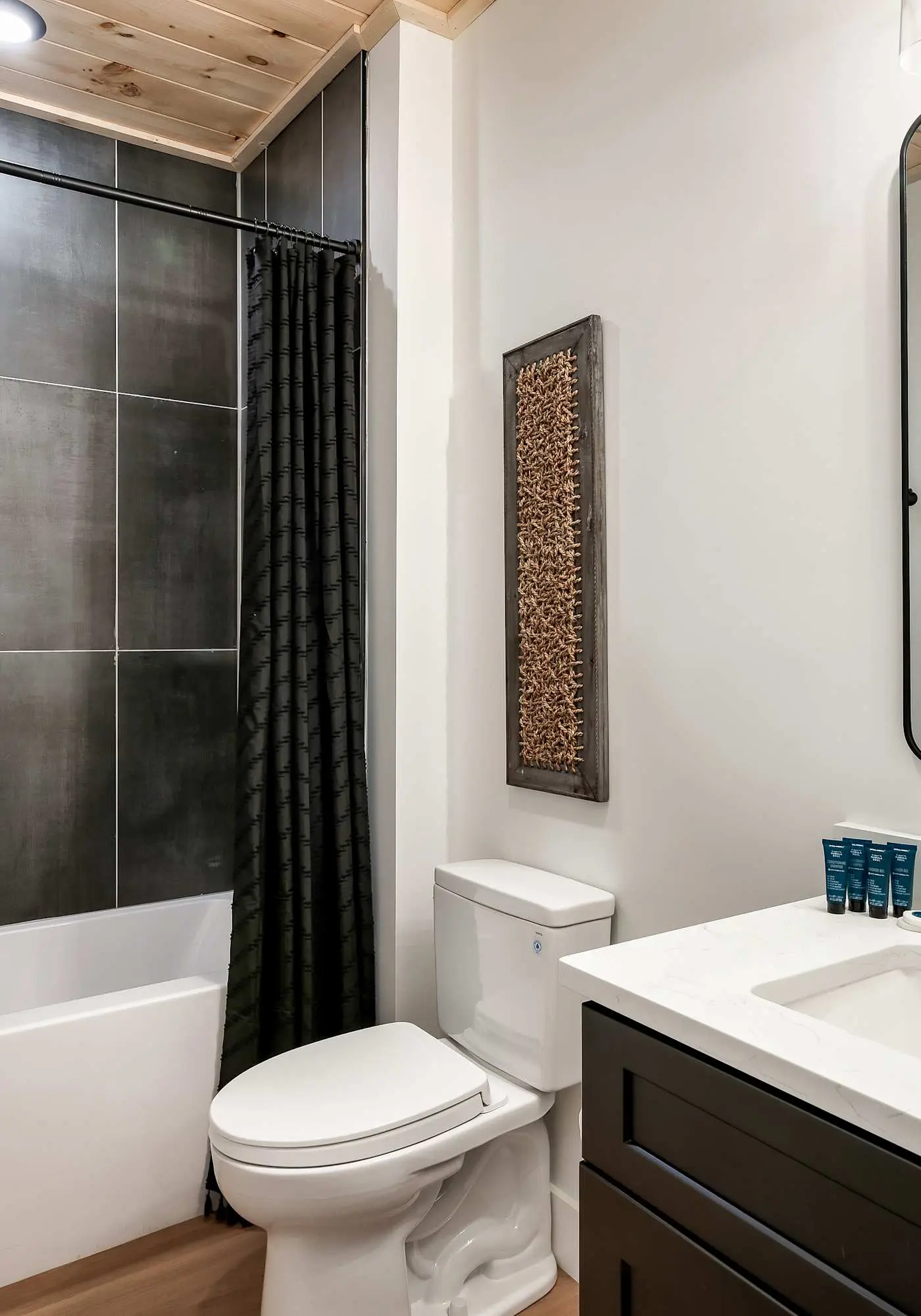 Modern Luxury・Pool, Hot Tub & Near Water Parks!