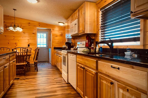 Sleeps 6・Cozy Cabin・Spacious Outdoor・View・Firepit