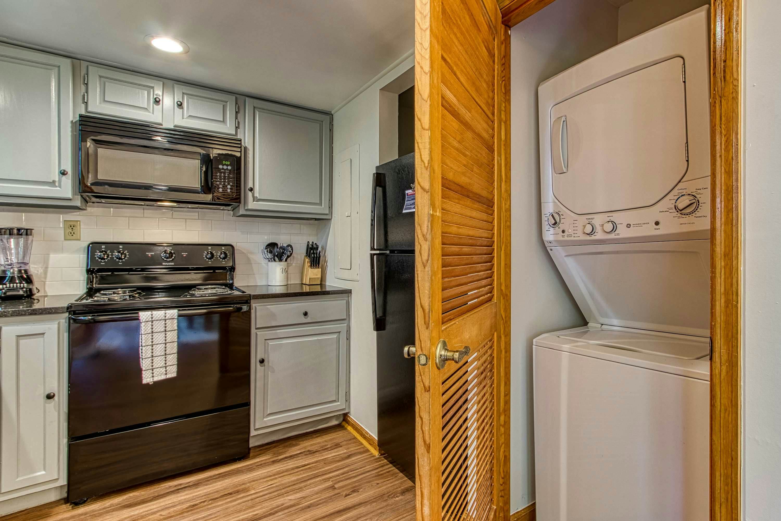 Prime Location・Pet Friendly・Pool・Grill・Sleeps 8