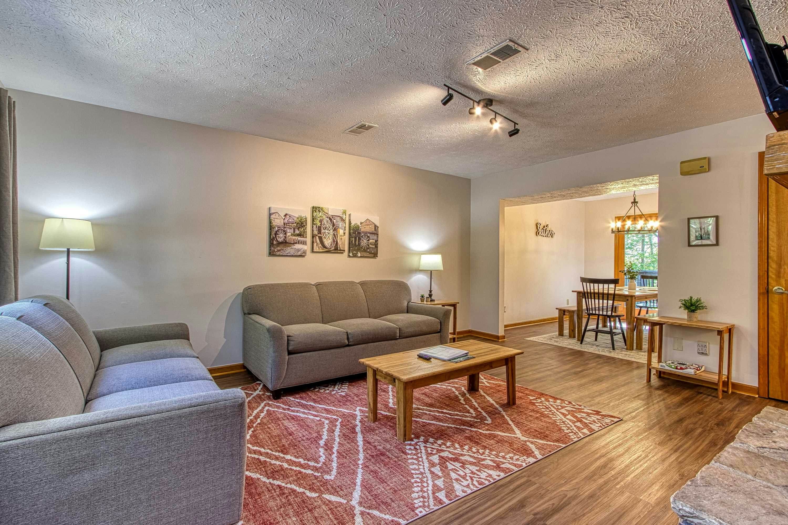 Prime Location・Pet Friendly・Pool・Grill・Sleeps 8