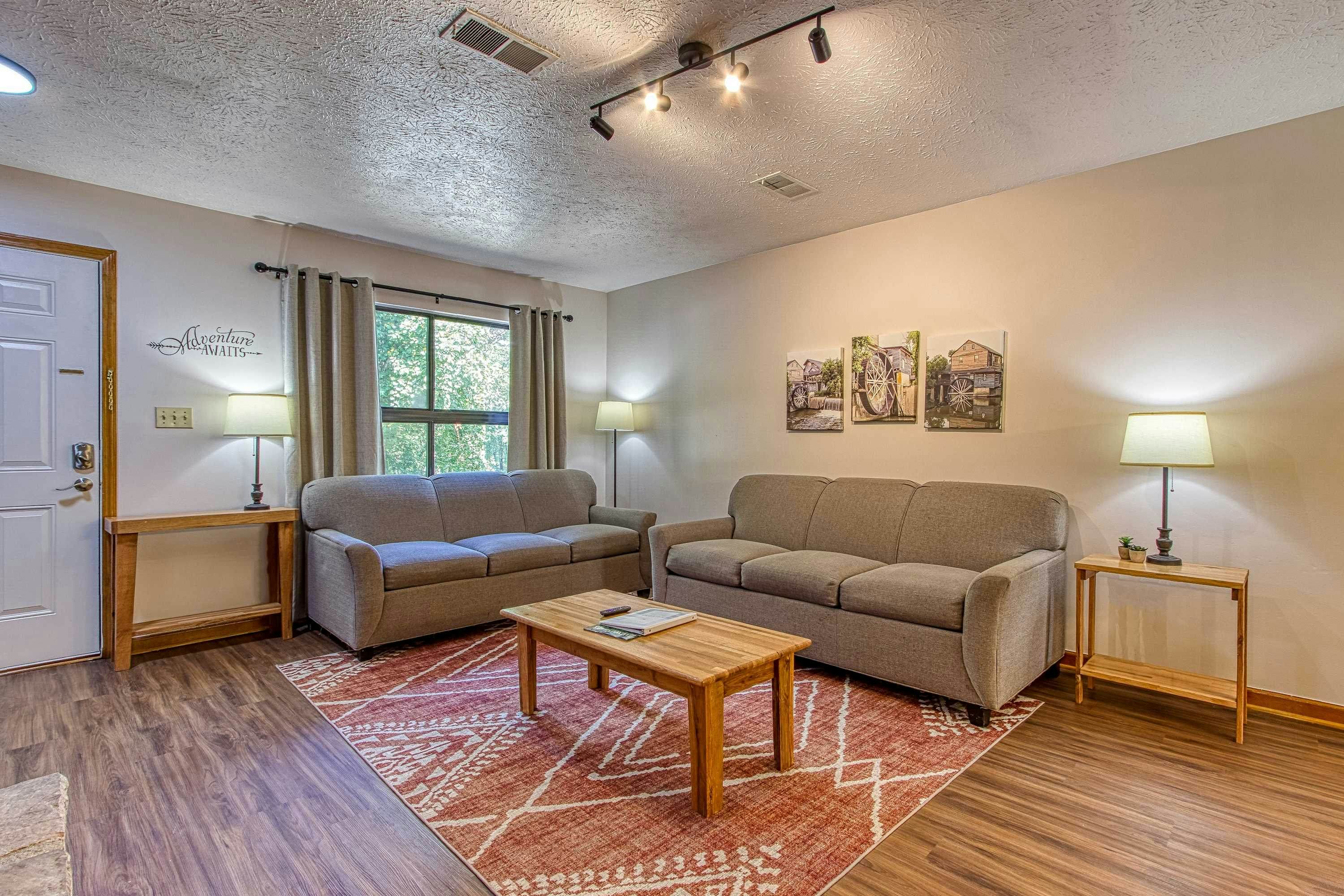 Prime Location・Pet Friendly・Pool・Grill・Sleeps 8