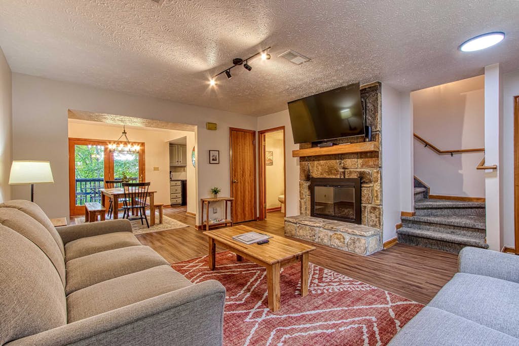 Prime Location・Pet Friendly・Pool・Grill・Sleeps 8