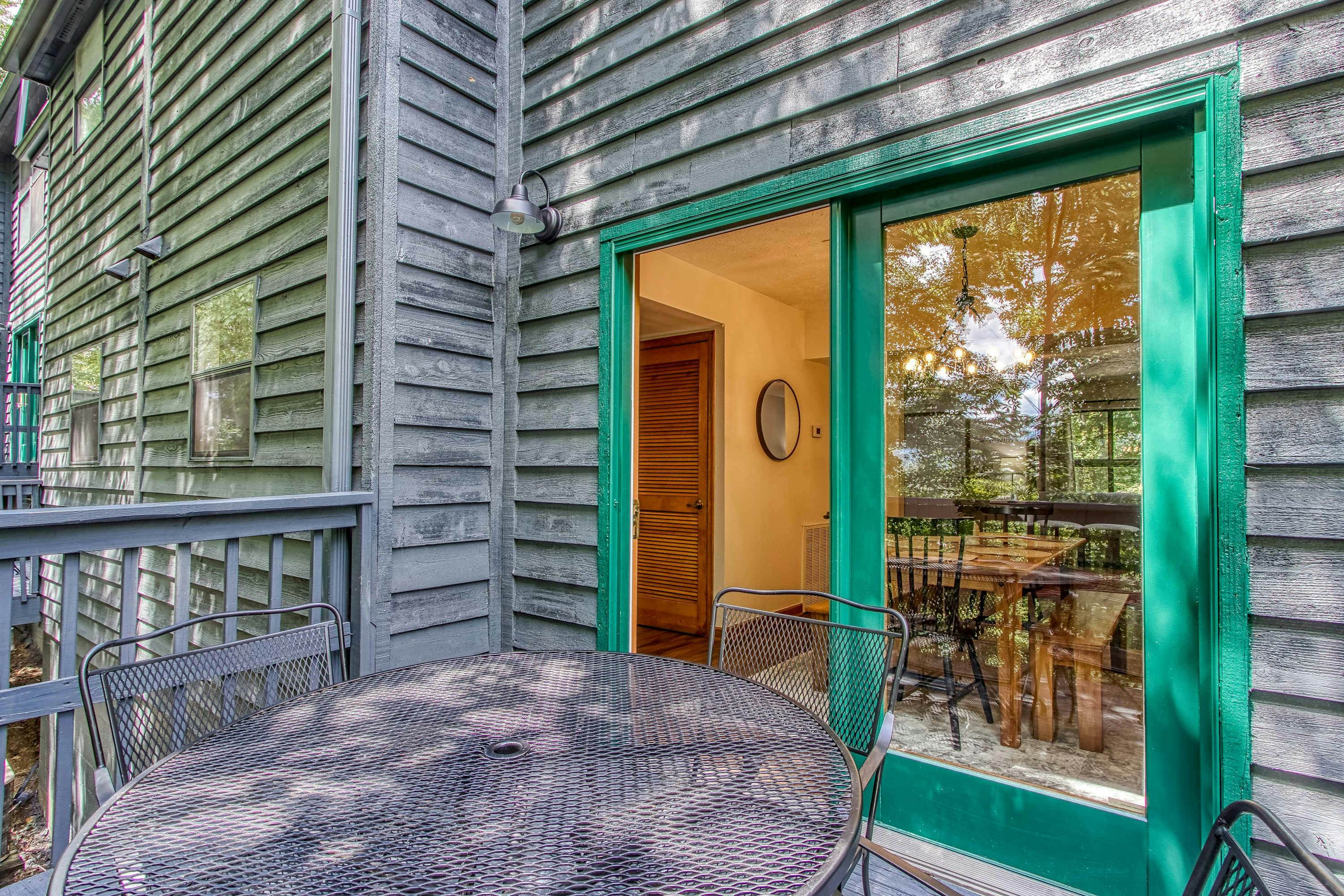 Prime Location・Pet Friendly・Pool・Grill・Sleeps 8