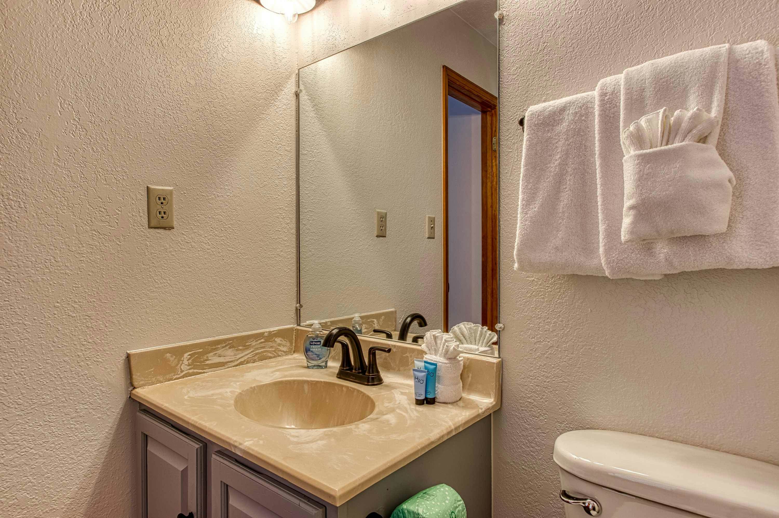 Prime Location・Pet Friendly・Pool・Grill・Sleeps 8