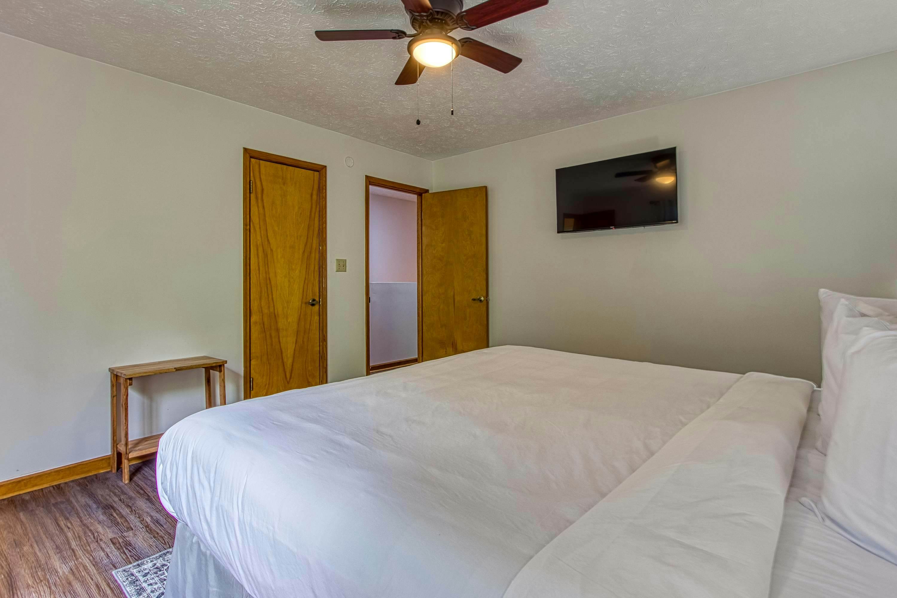 Prime Location・Pet Friendly・Pool・Grill・Sleeps 8