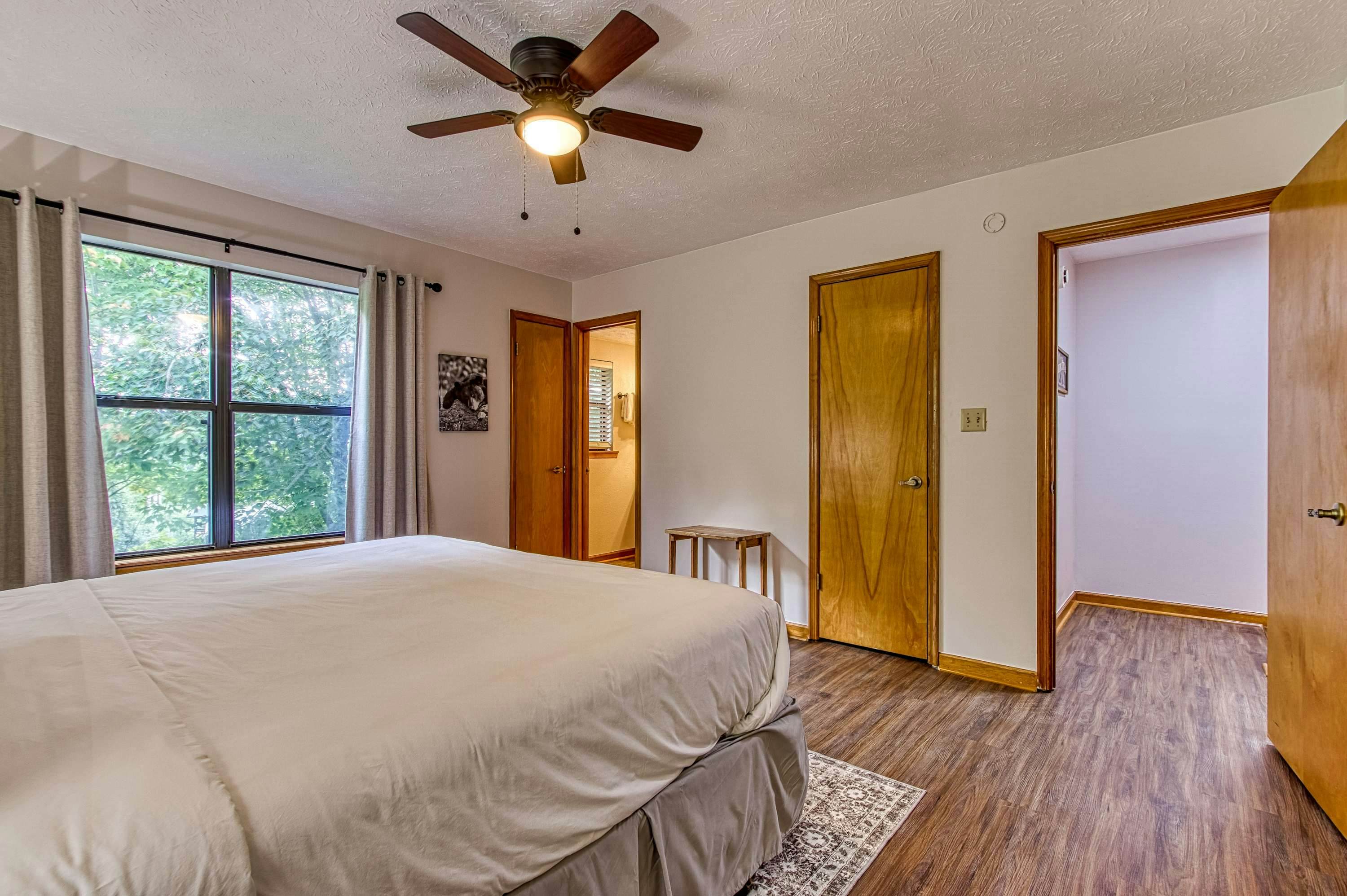 Prime Location・Pet Friendly・Pool・Grill・Sleeps 8