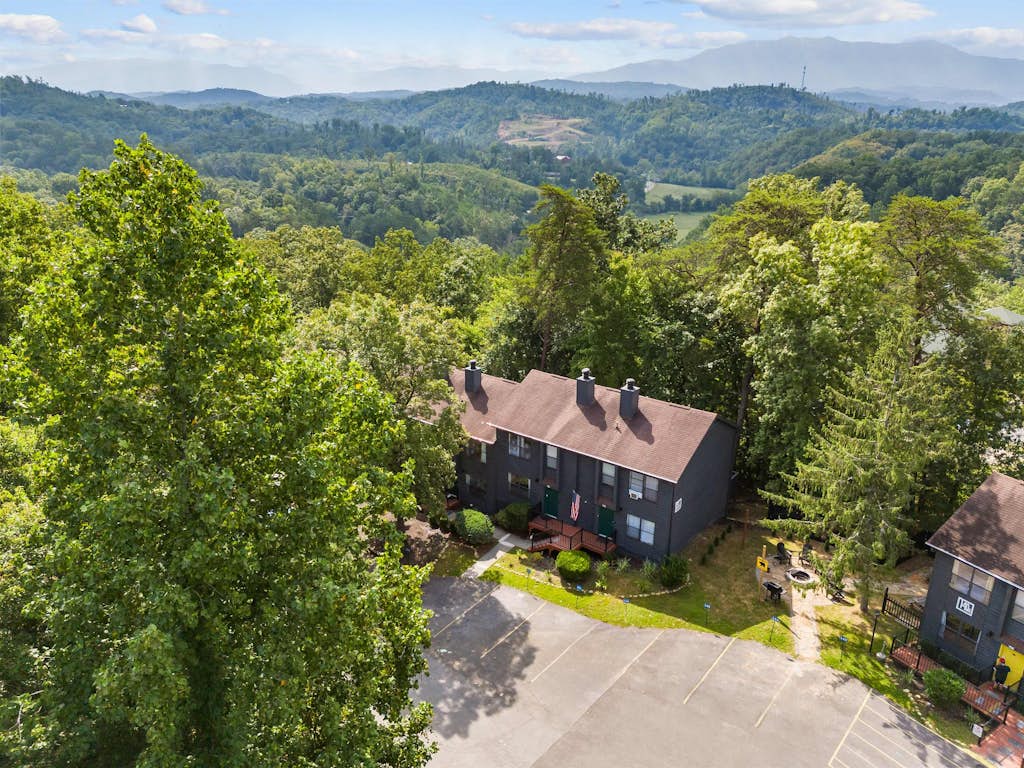 Prime Location・Pet Friendly・Pool・Grill・Sleeps 8